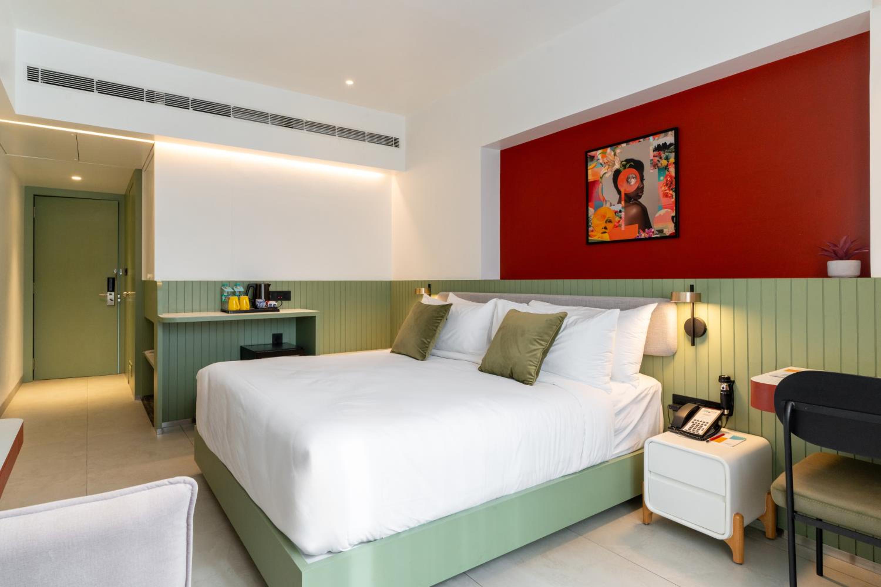 Deluxe Room - Photo 5