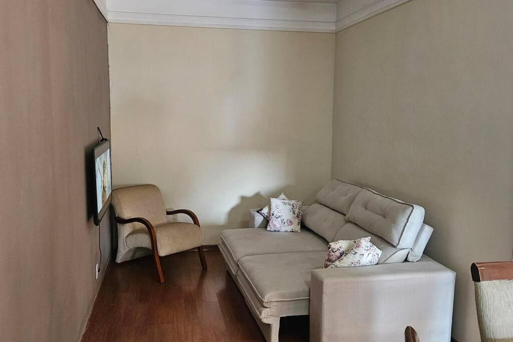 Five-Bedroom House photo 1