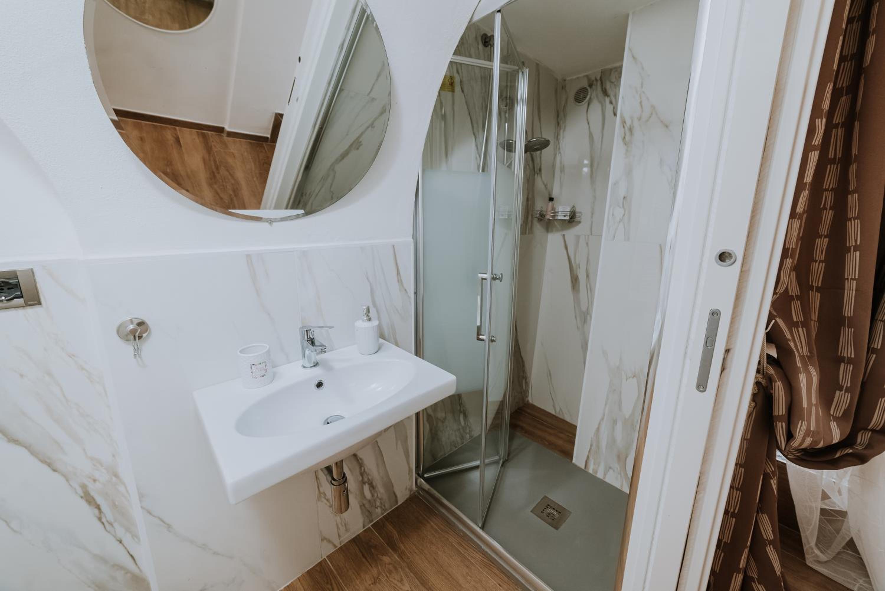 Double Room with Private Bathroom photo 2