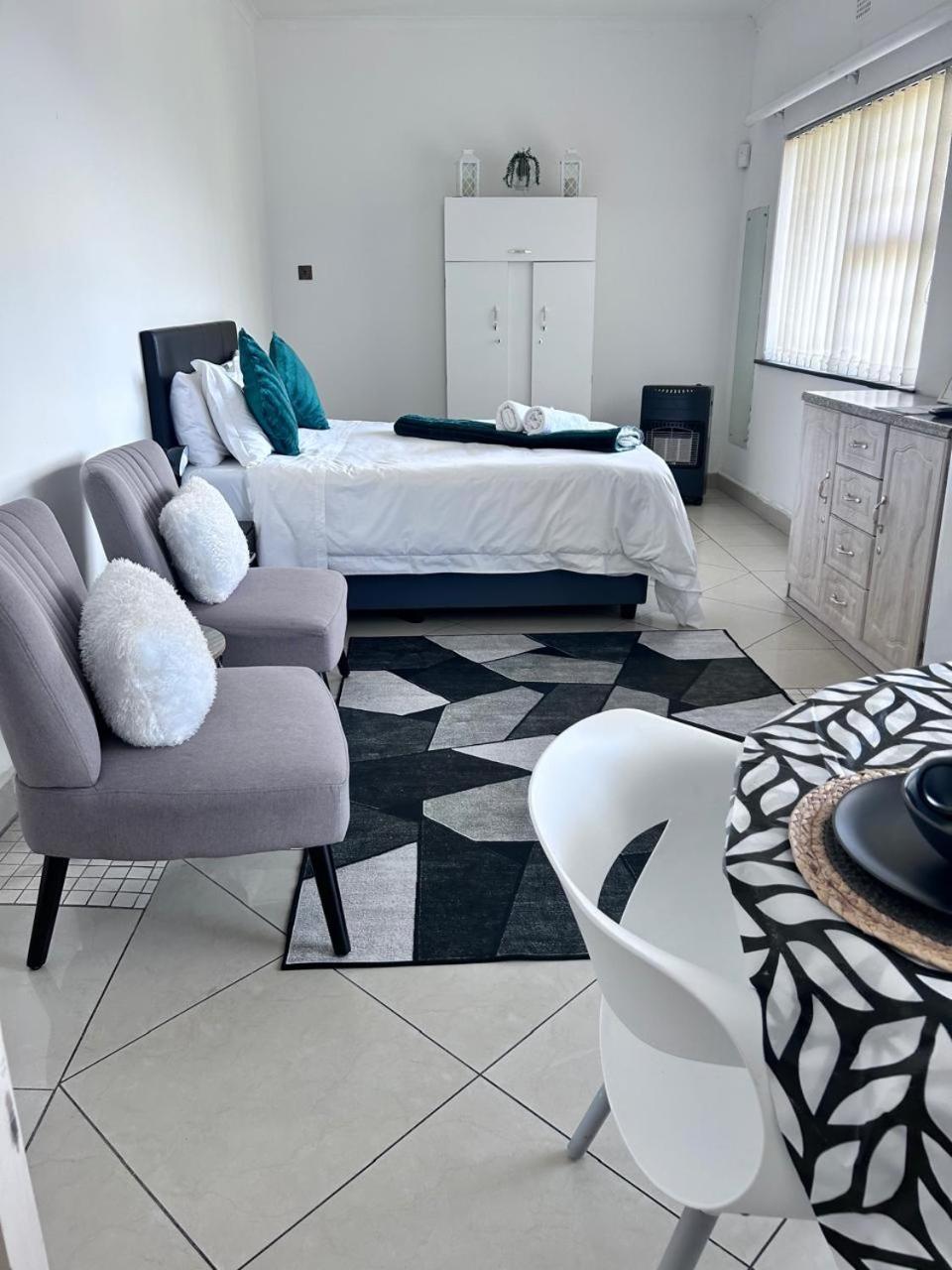 Budget Double Room photo 3