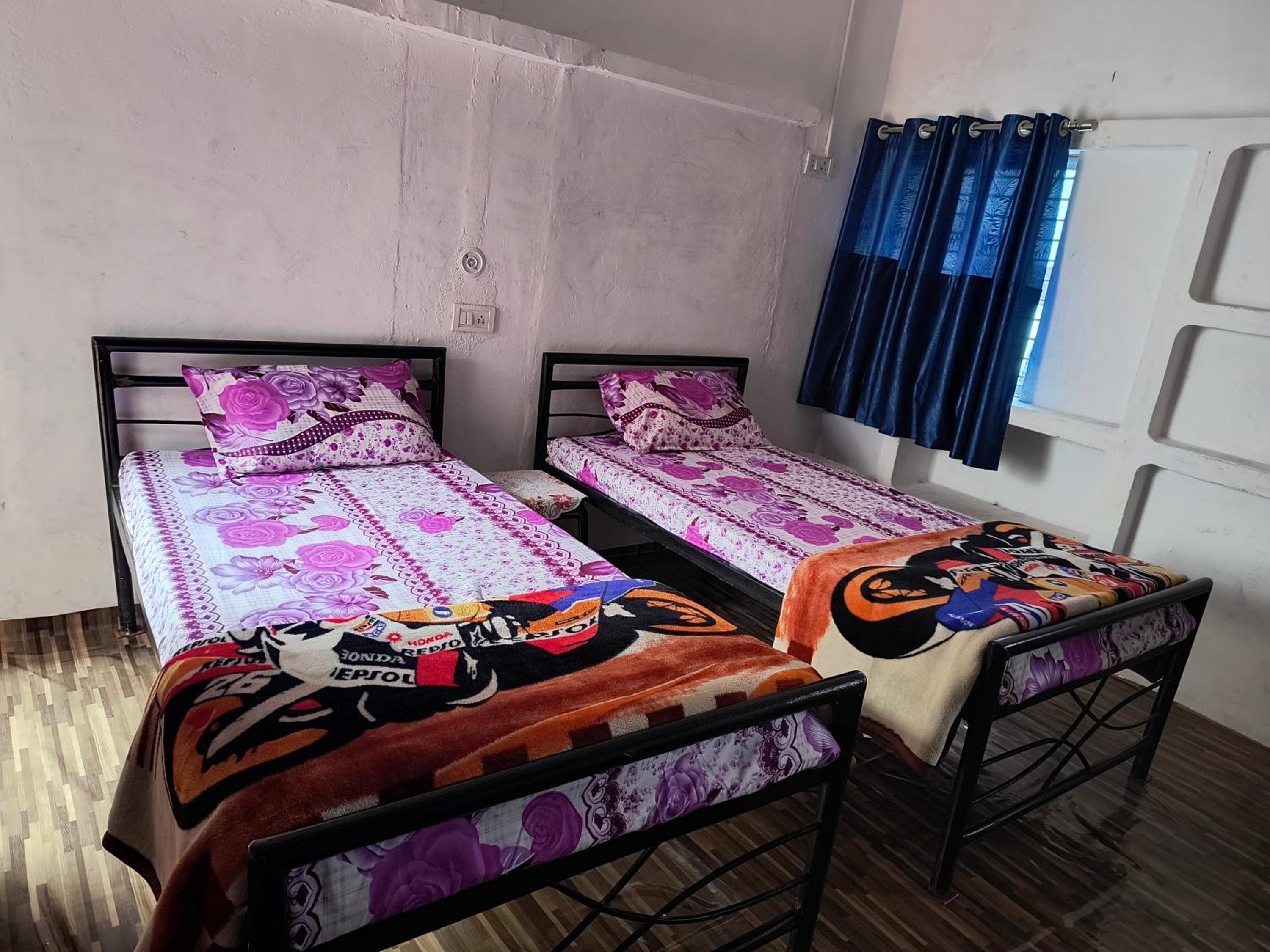 6-Bed Mixed Dormitory Room photo 2