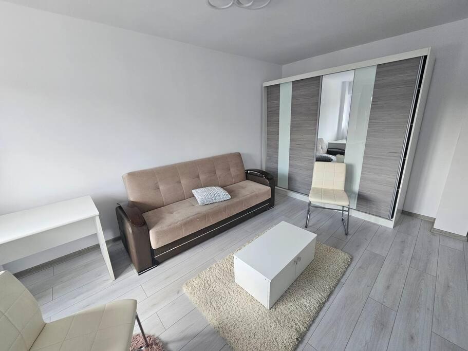 One-Bedroom Apartment with Balcony photo 1