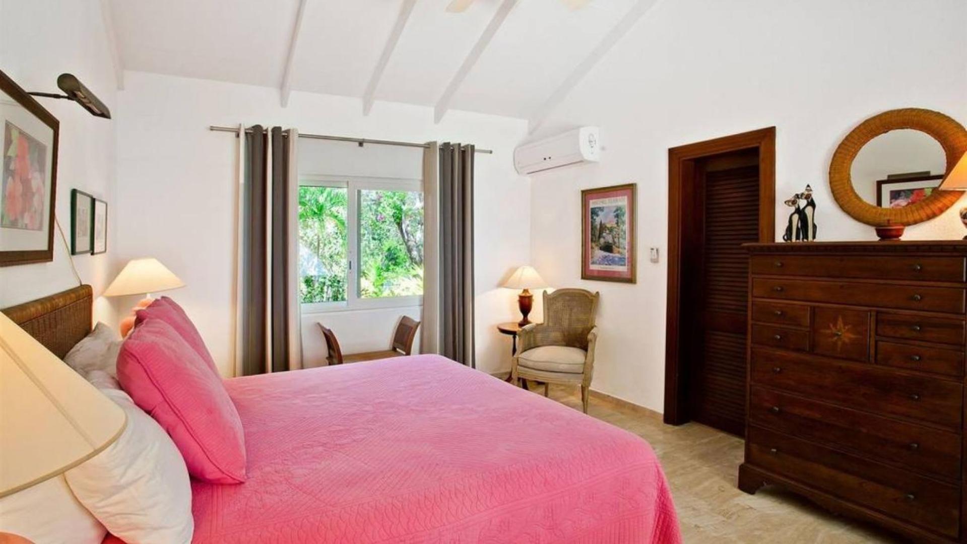 Three-Bedroom Villa photo 3