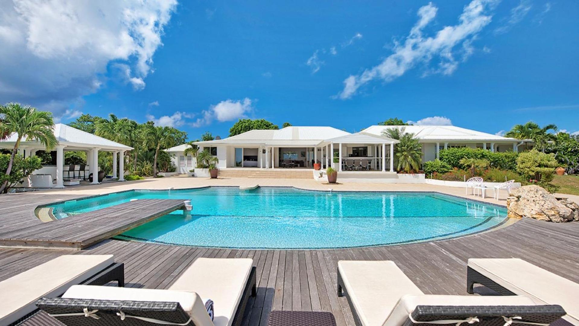 Three-Bedroom Villa photo 2