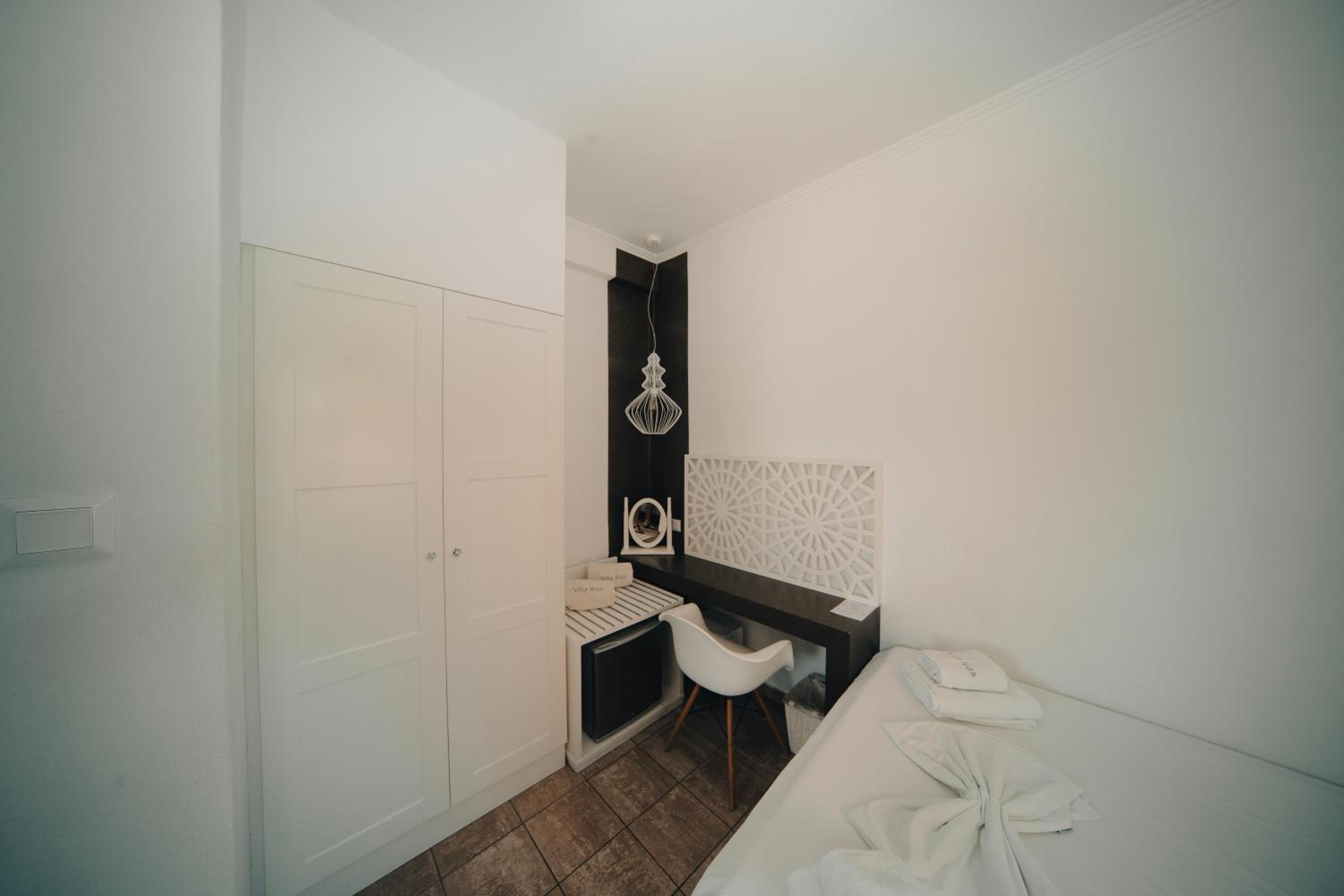 Regular Room Walking path Facing - Photo 9