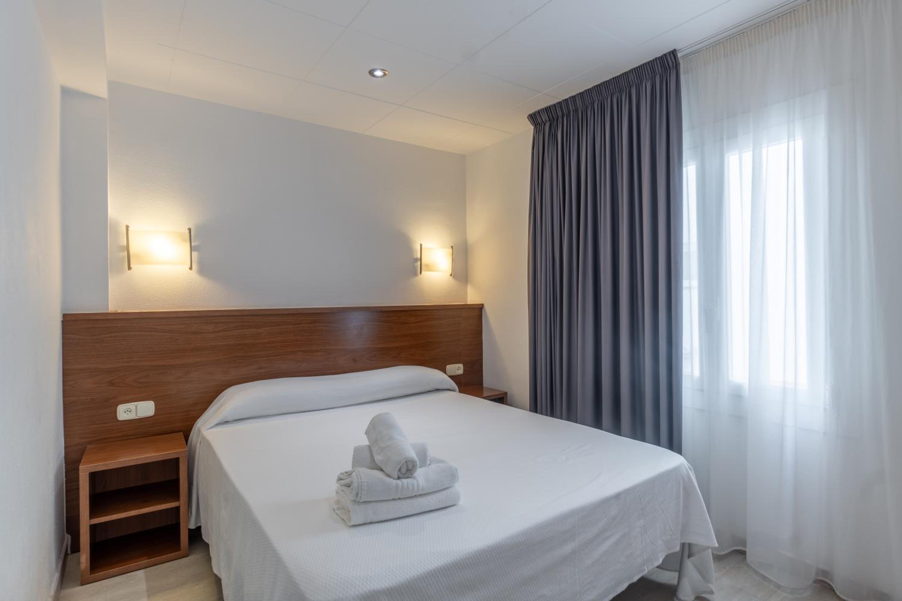 Standard Double or Twin Room - Photo 1