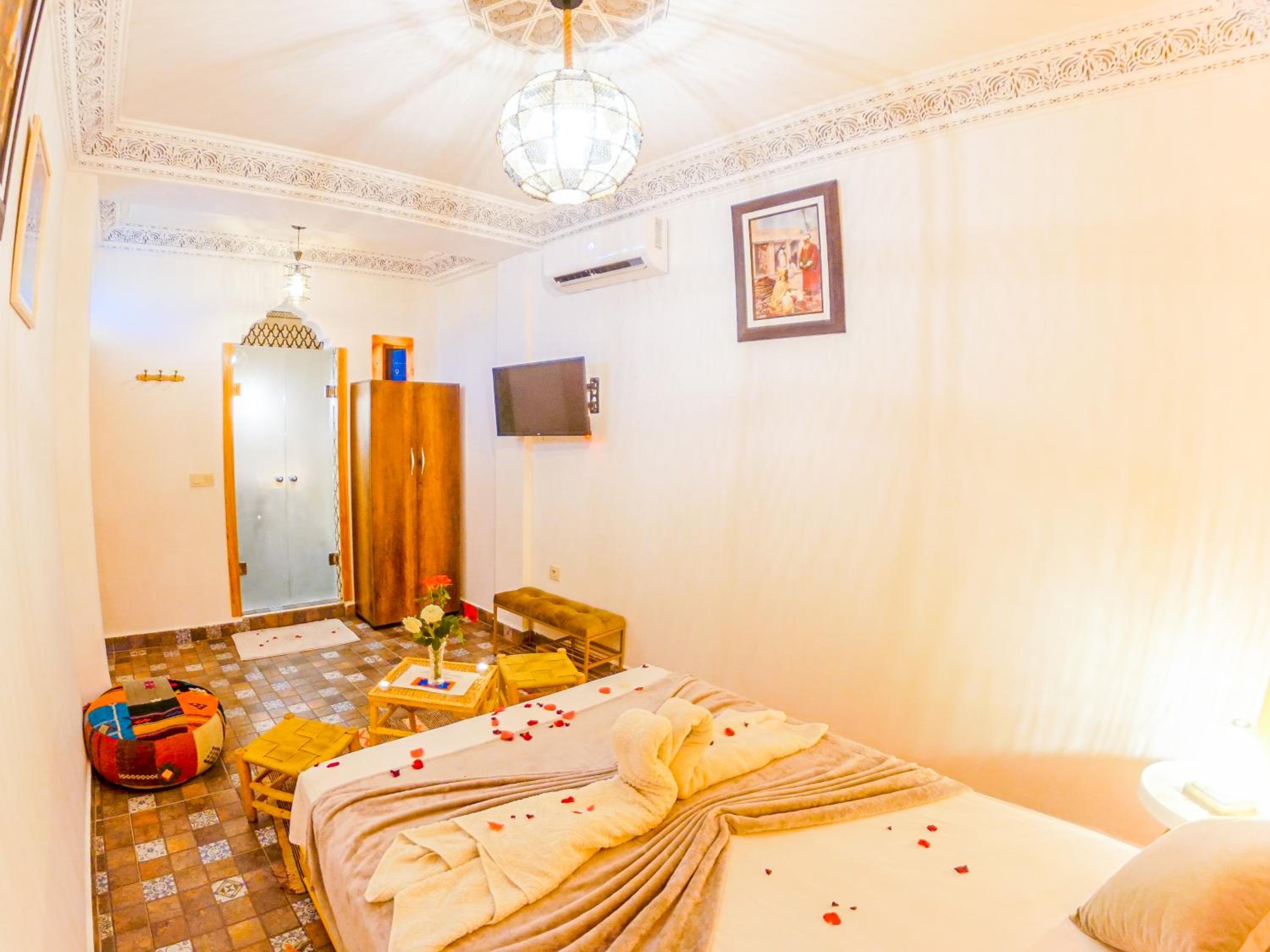 Double Room with Private Bathroom - Photo 5