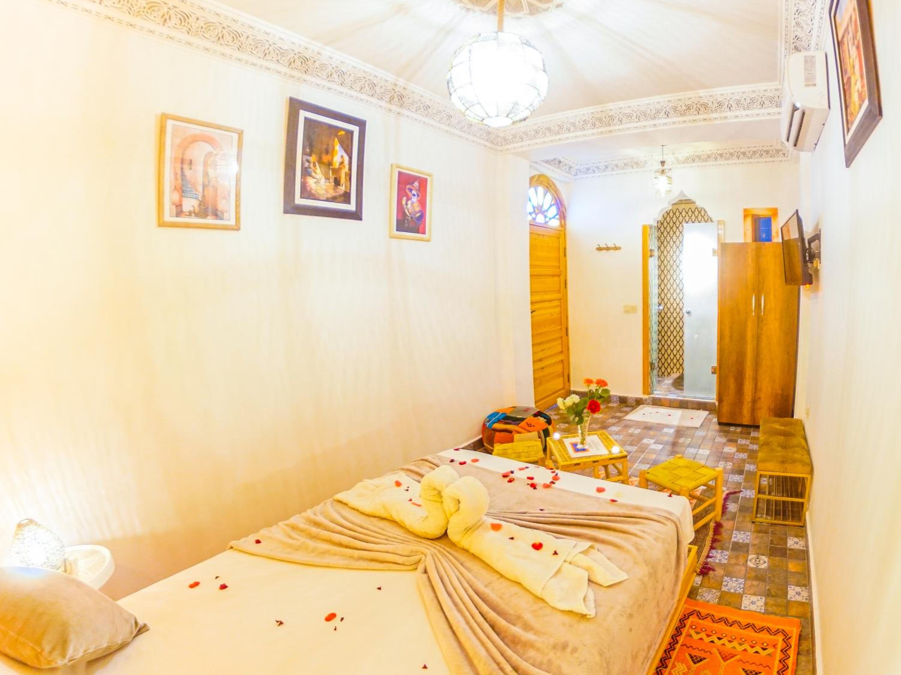 Double Room with Private Bathroom - Photo 1