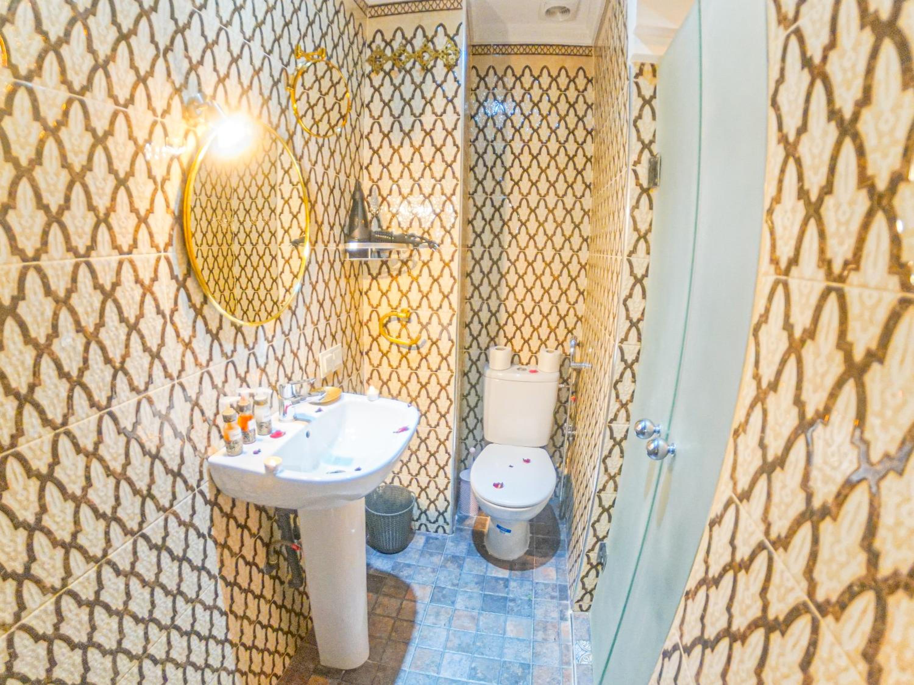 Double Room with Private Bathroom - Photo 7