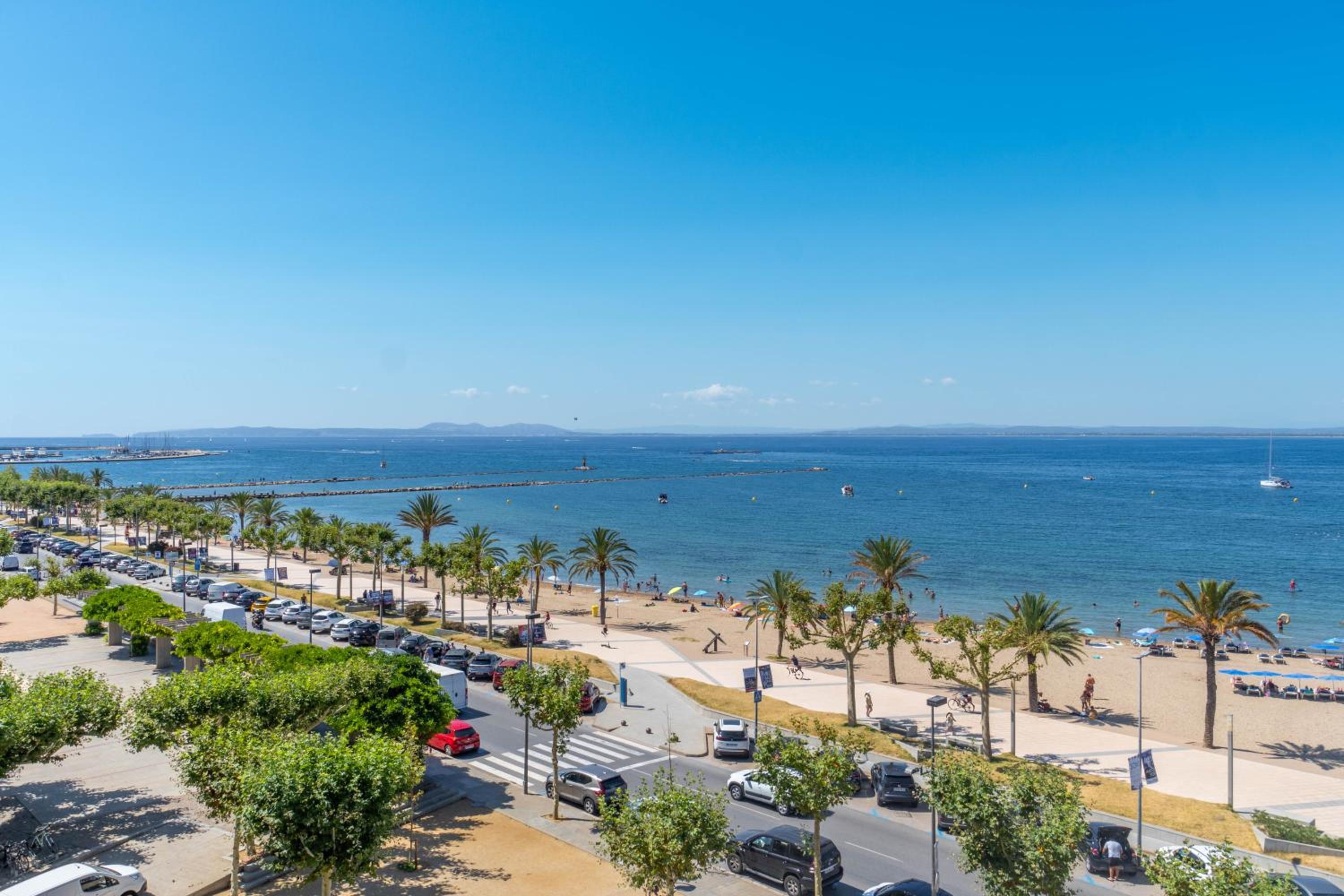 Double or Twin Room with Sea View - Photo 7