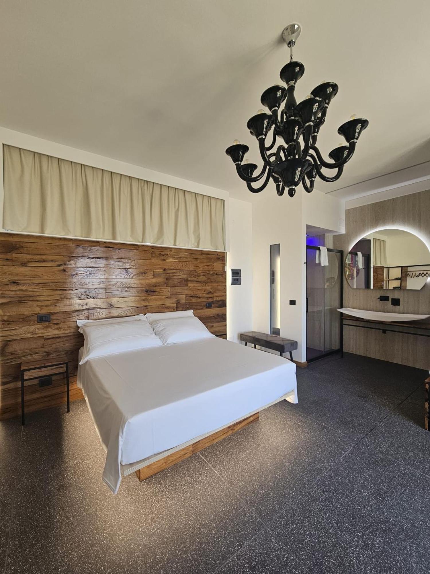 Queen Room with Spa Bath