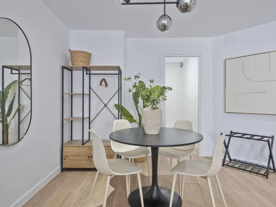 One-Bedroom Apartment photo 2