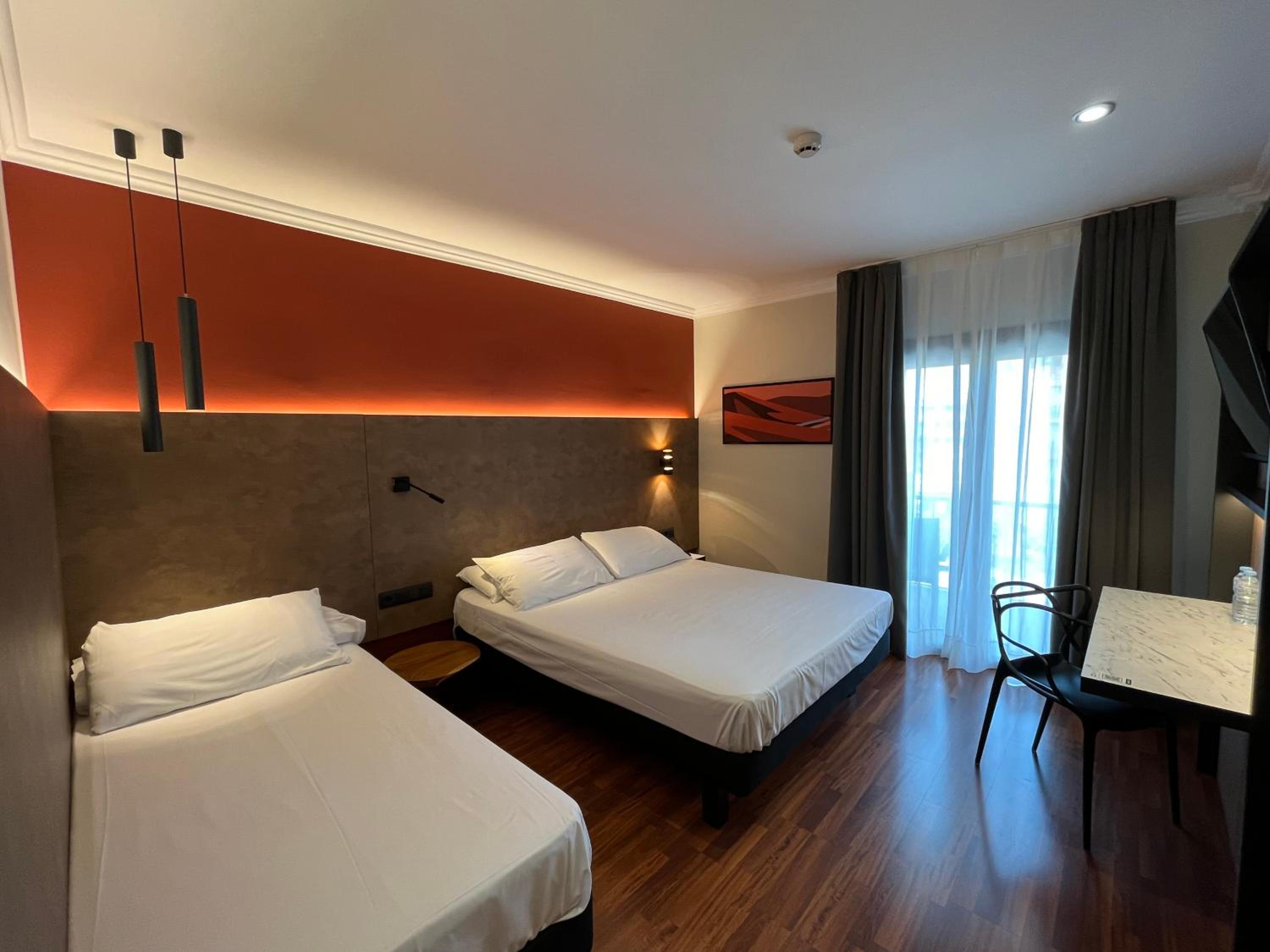 Standard Triple Room with Parking Included - Photo 3