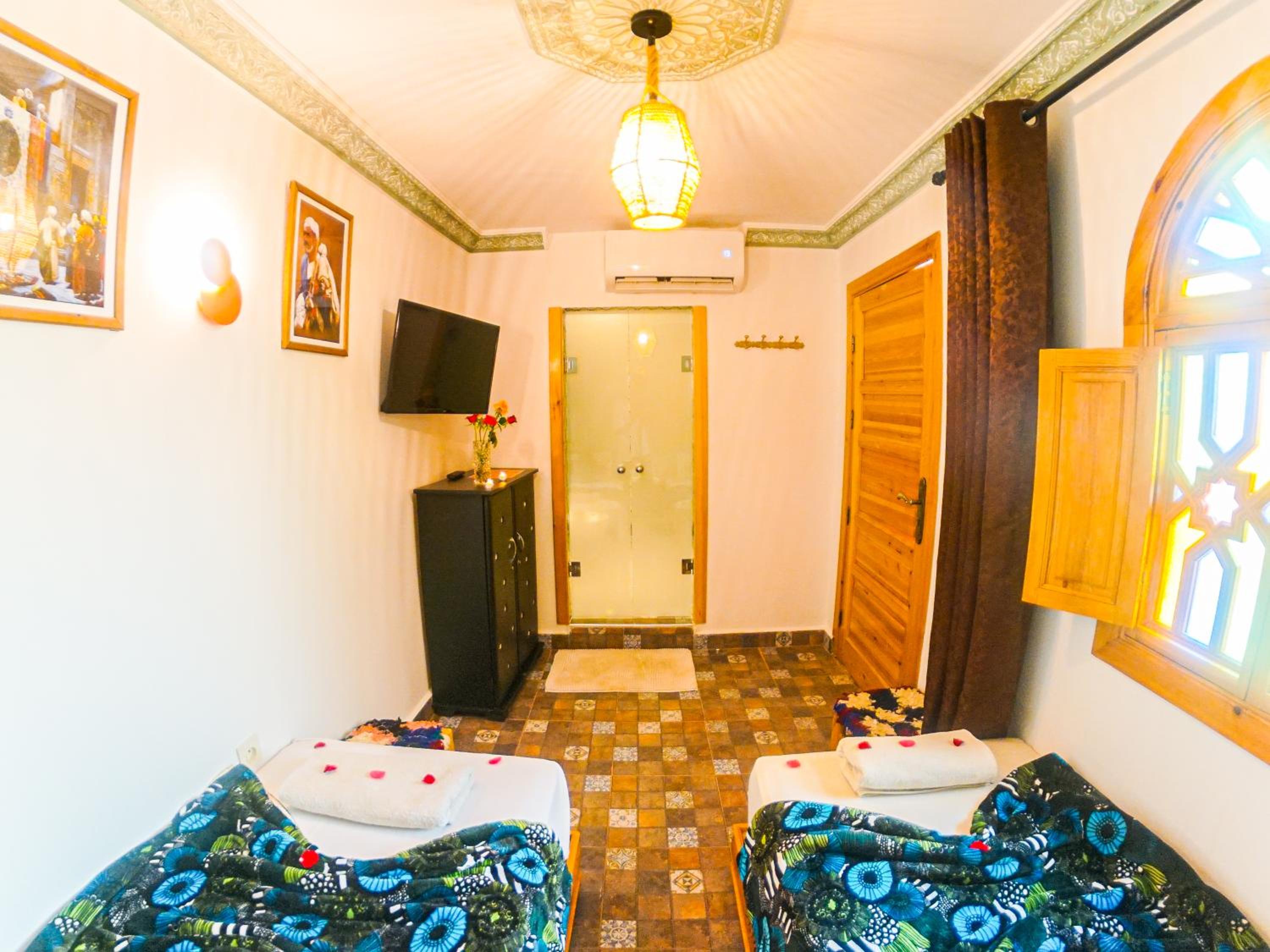Standard Double or Twin Room - Photo 6