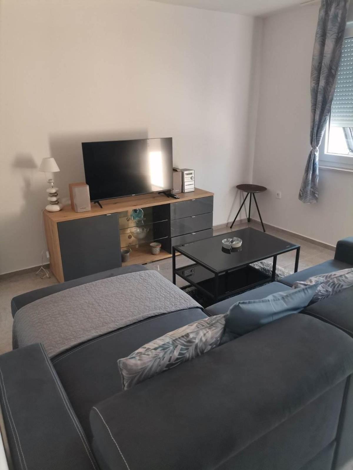One-Bedroom Deluxe Apartment