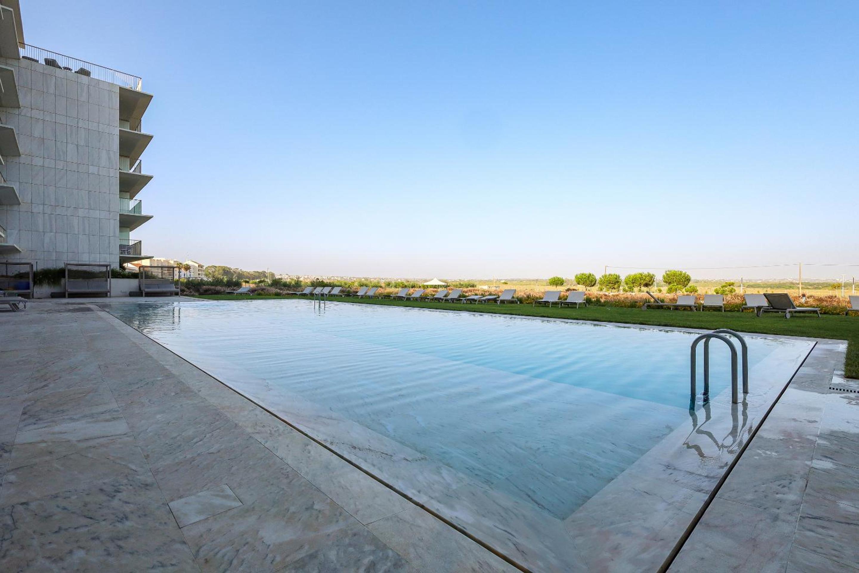 Two-Bedroom Apartment with Balcony photo 2