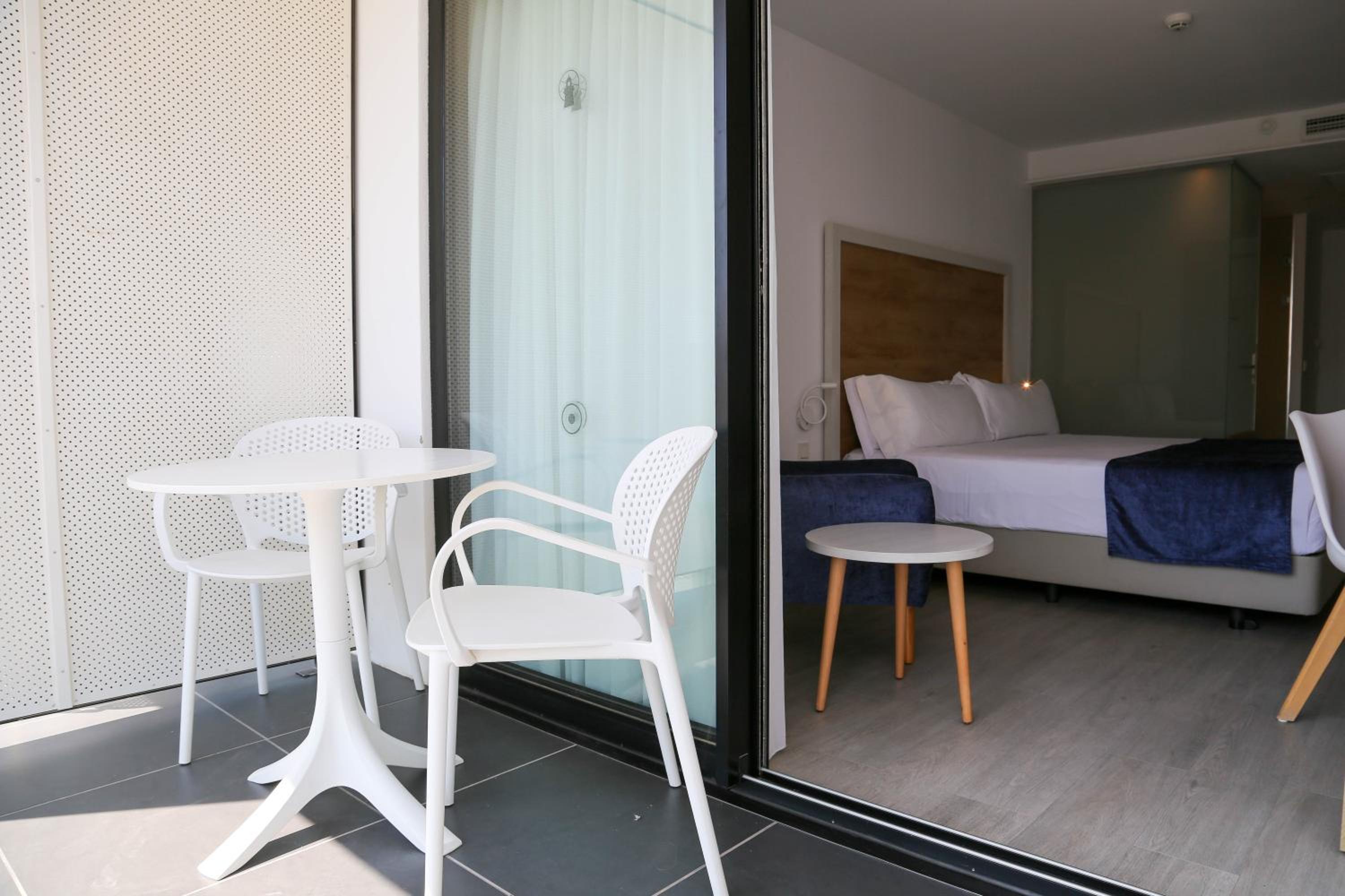 Deluxe Double Room with Terrace - Photo 7