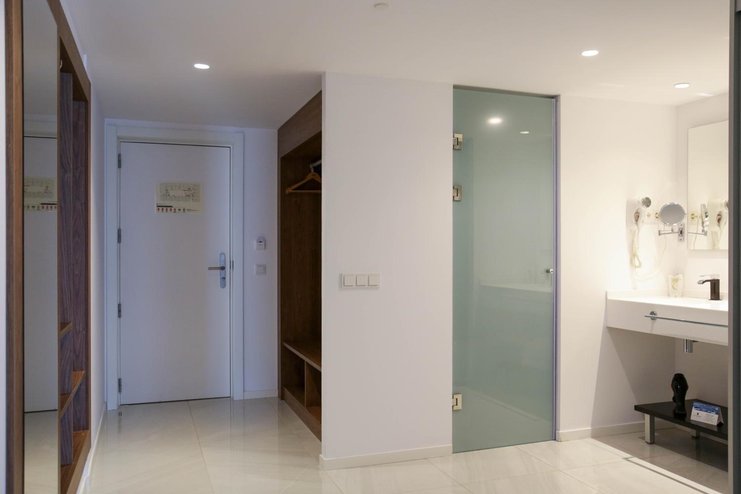 Junior Suite with Outdoor Jacuzzi - Photo 5