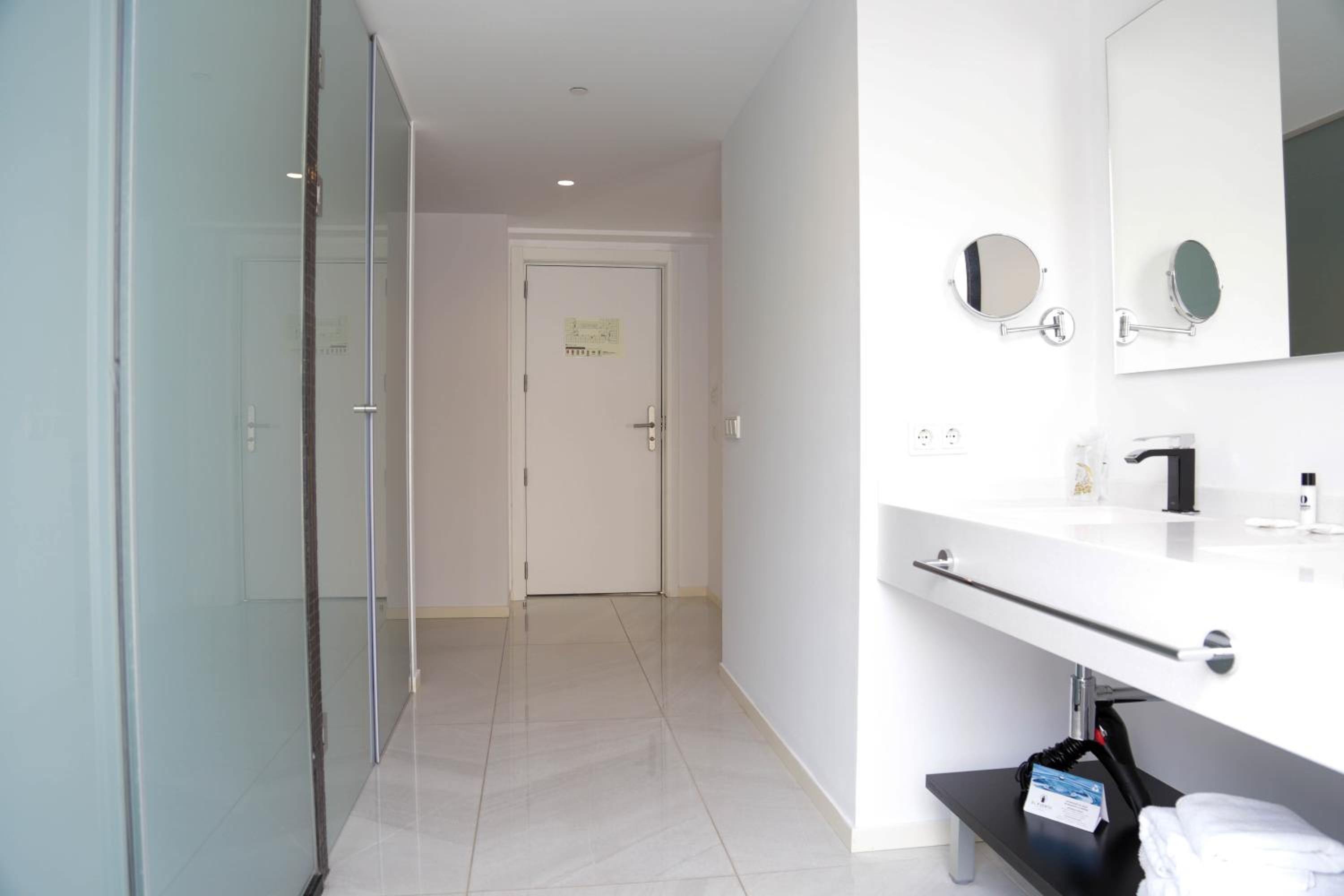 Suite  - Photo 7