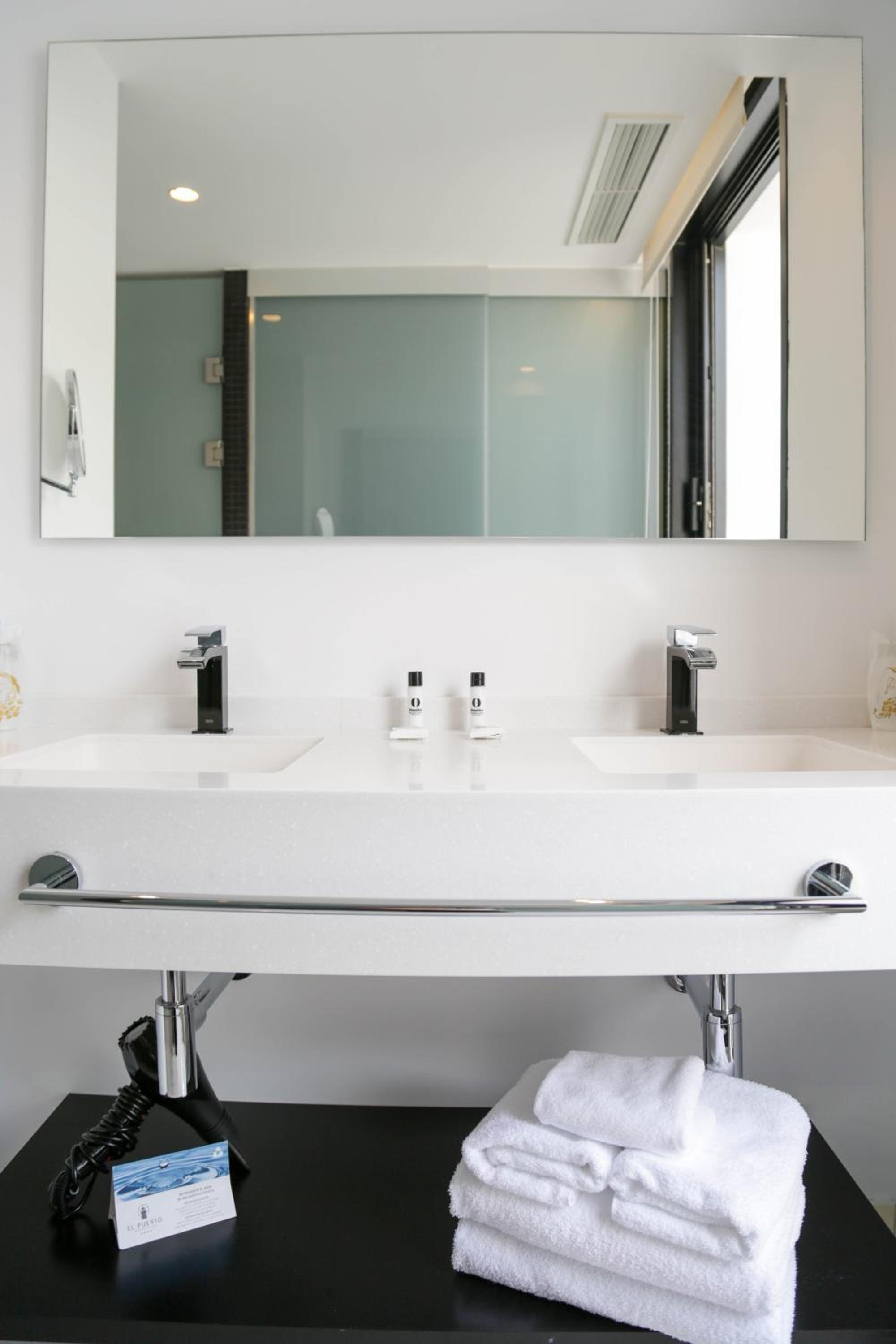 Suite  - Photo 4