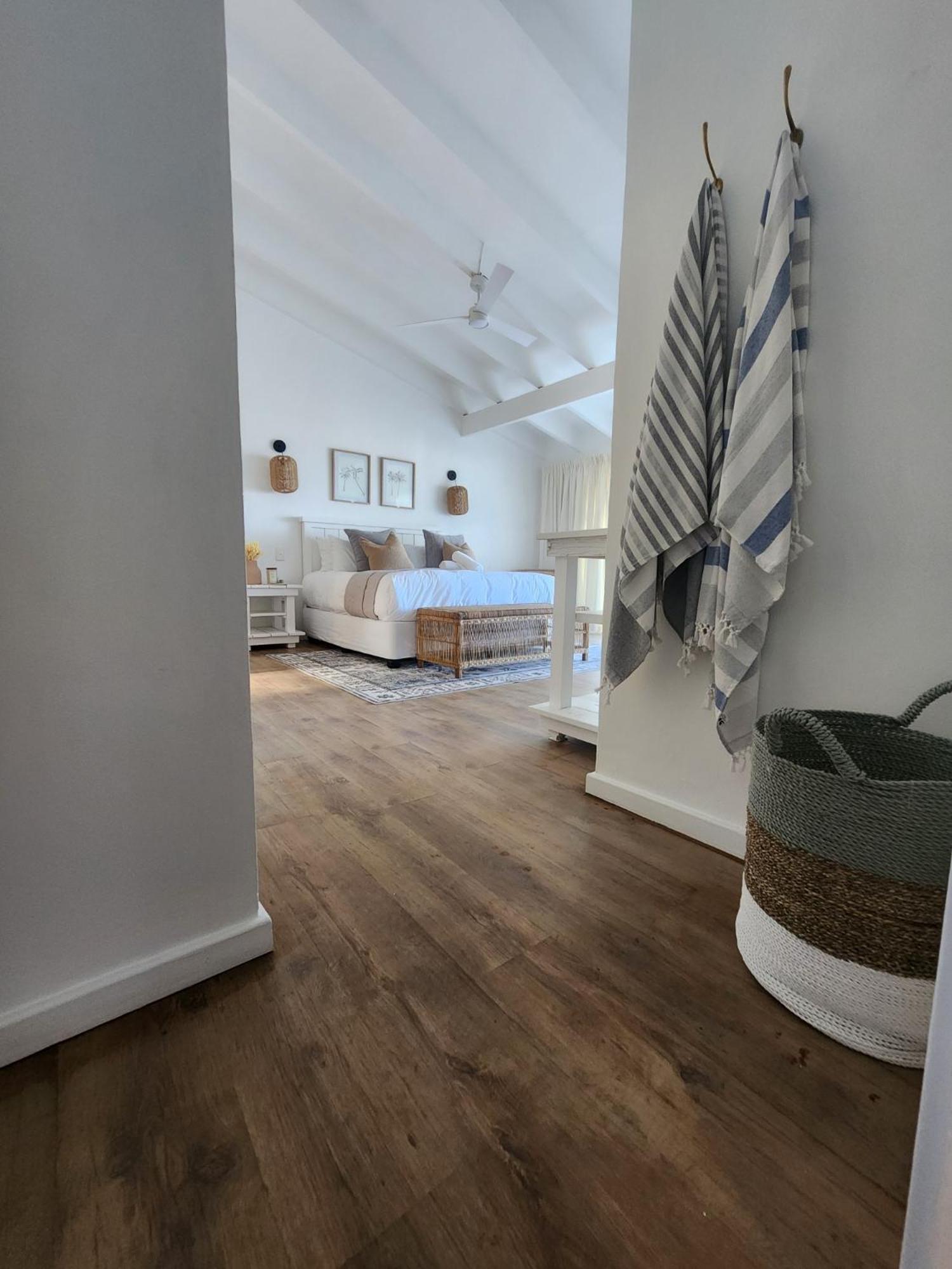 Three-Bedroom House photo 2