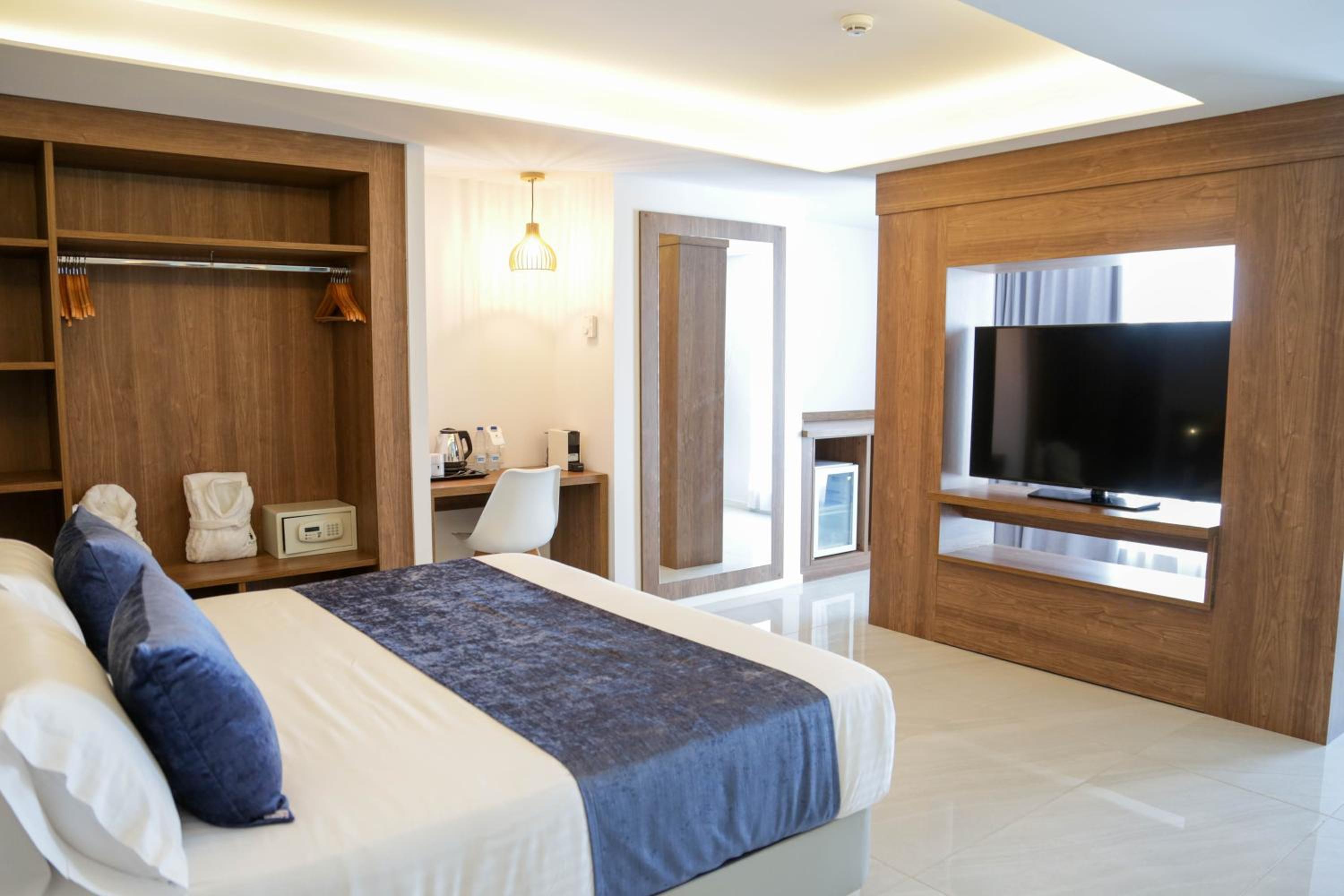 Suite with Terrace - Photo 1