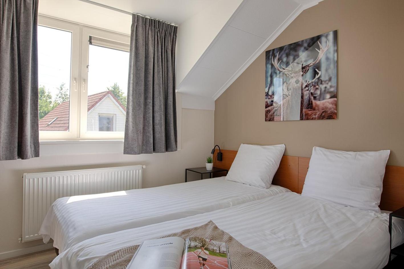 Three-Bedroom Holiday Home with Lake View photo 2