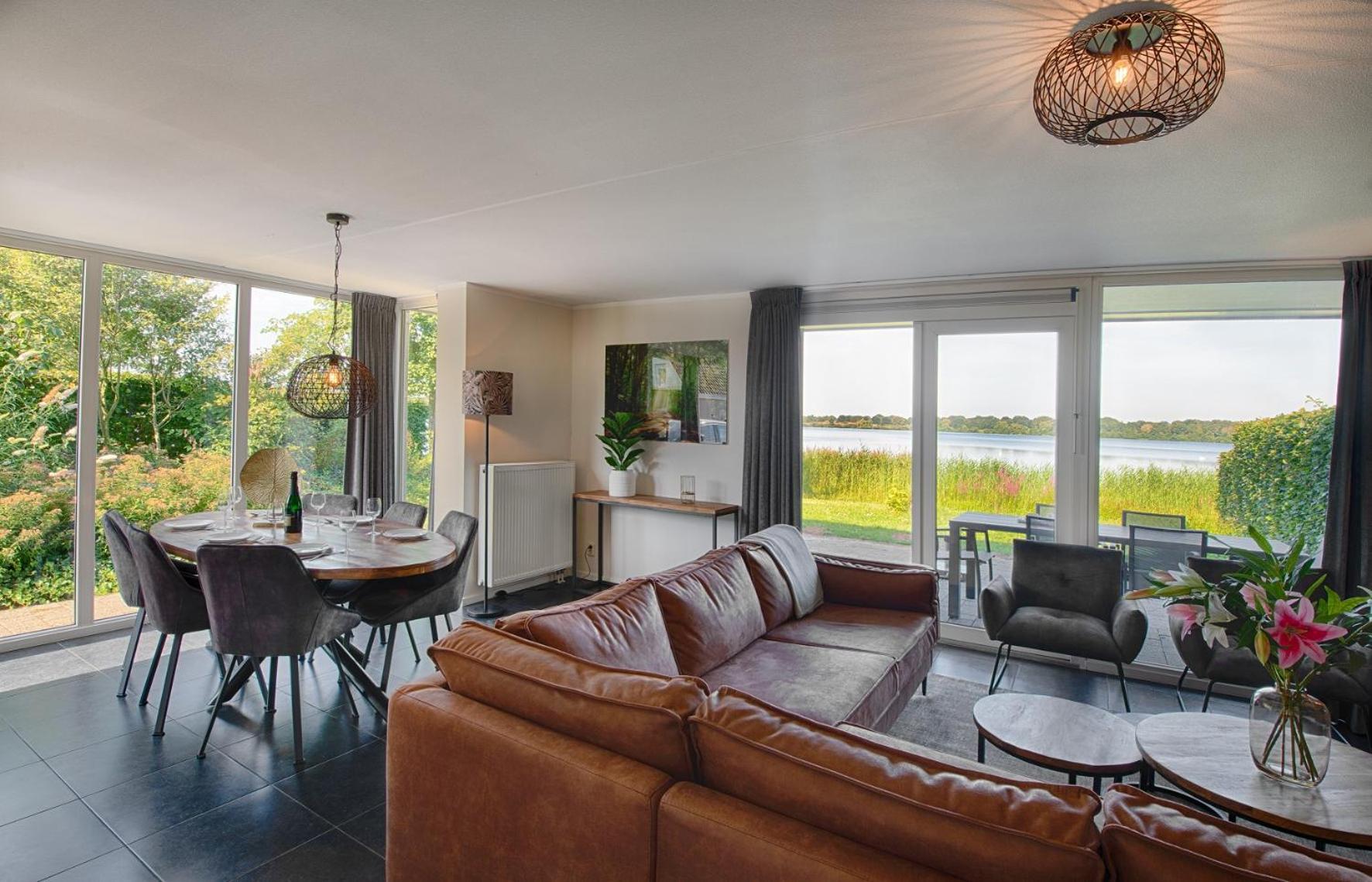 Three-Bedroom Holiday Home with Lake View photo 1