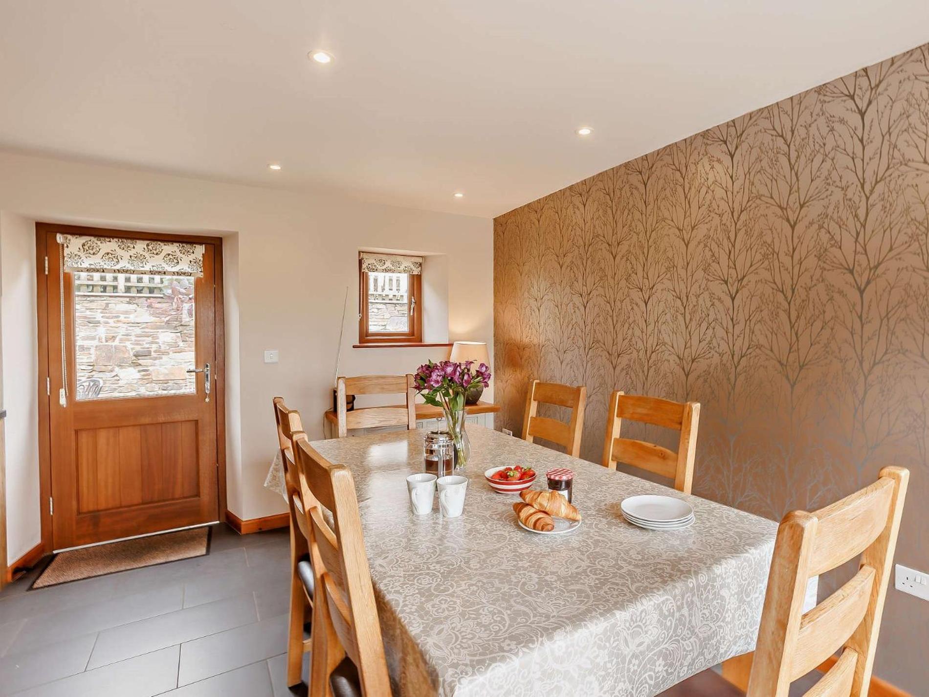 Three-Bedroom House photo 3