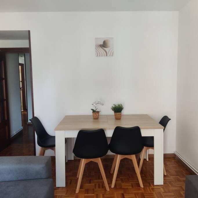 Three-Bedroom Apartment photo 2