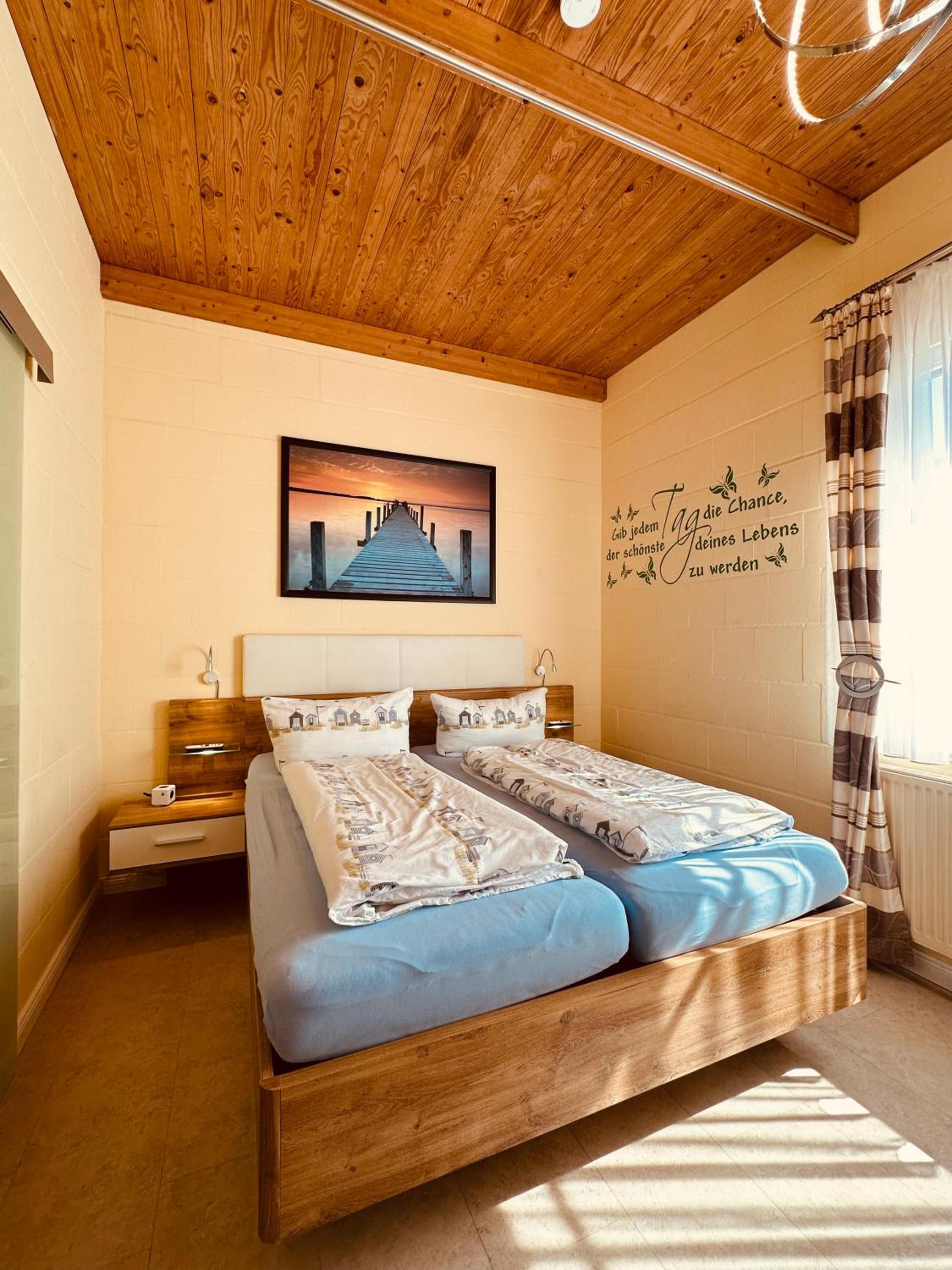 Budget Double Room - Photo 11