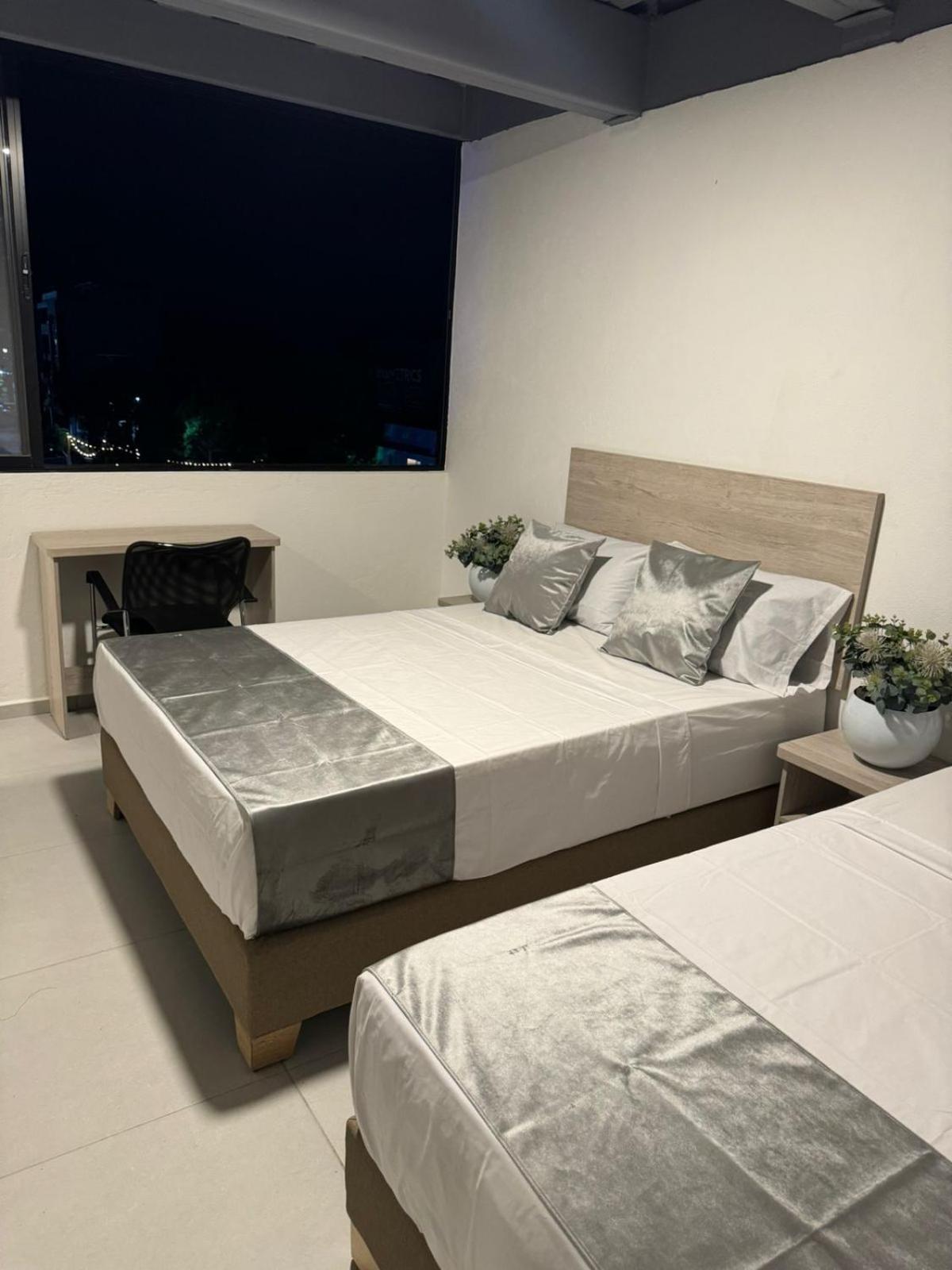 Executive Queen Room with Two Queen Beds photo 3