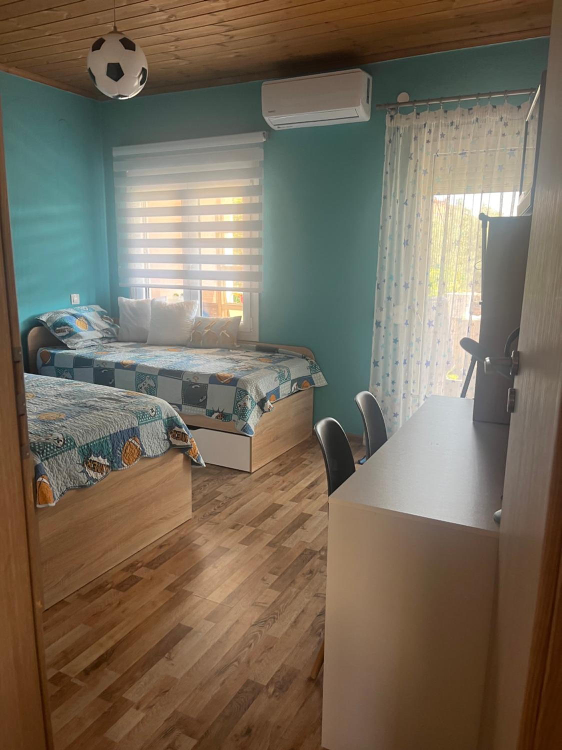 One-Bedroom House photo 1