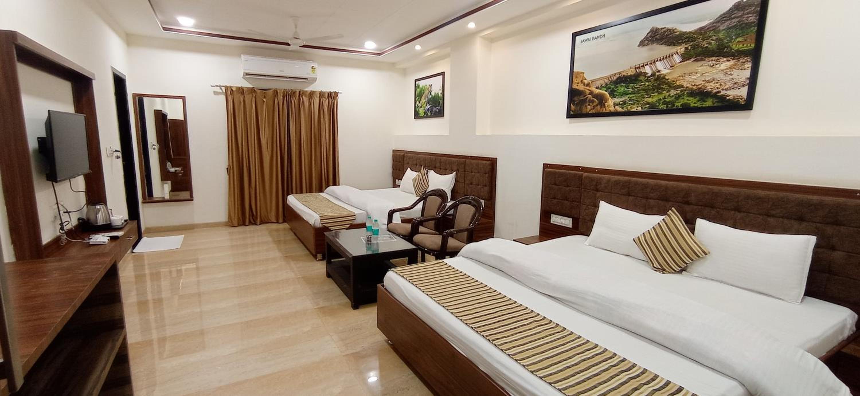 Deluxe Family Room