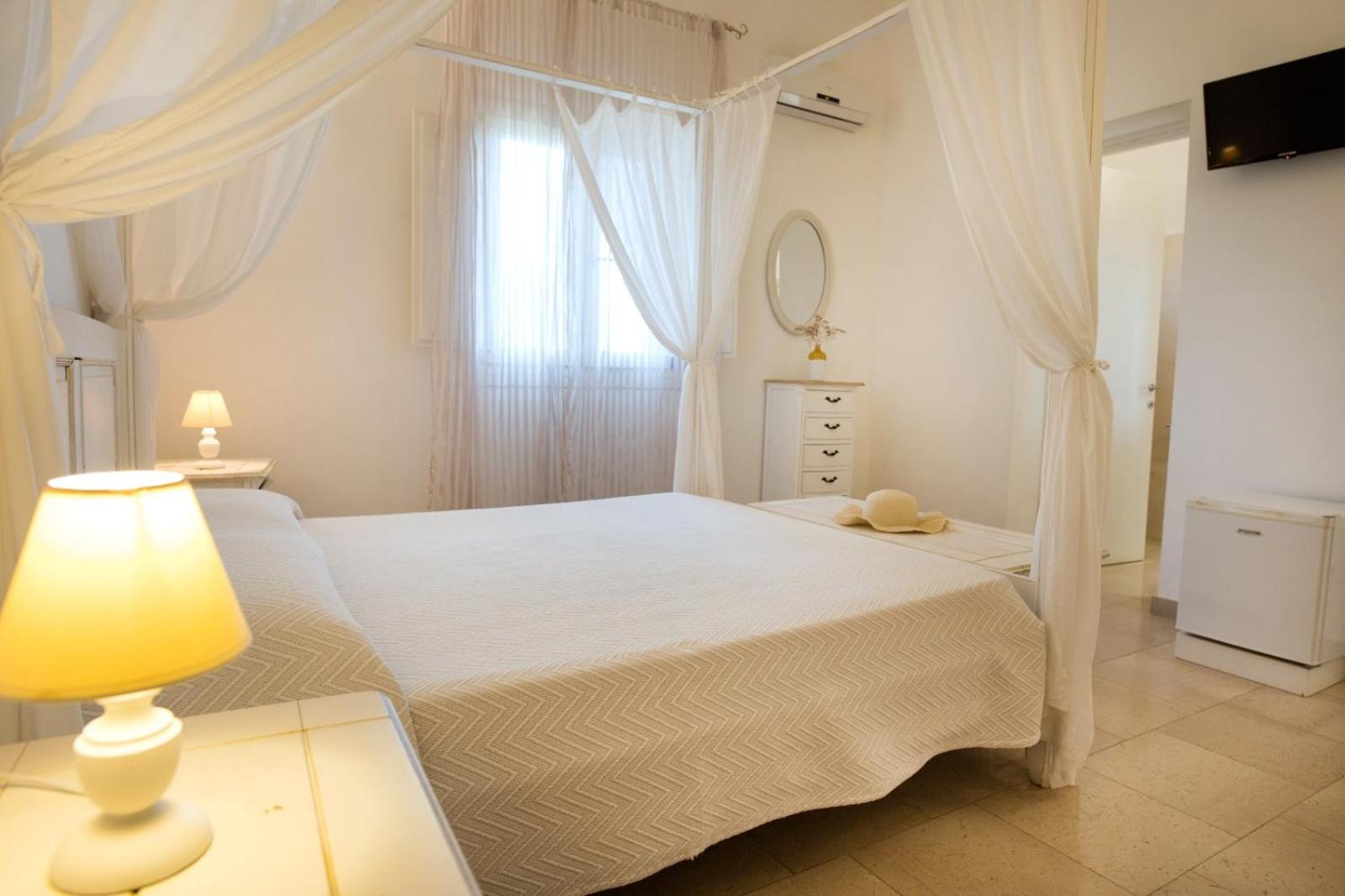 Standard Double Room - Photo 16