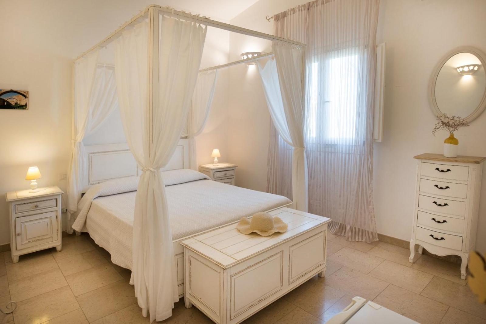 Standard Double Room - Photo 17