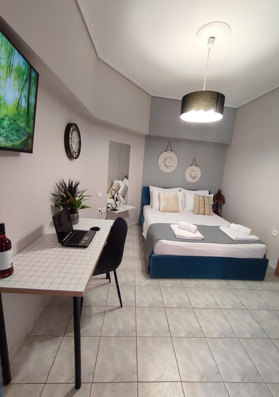 One-Bedroom Apartment photo 1