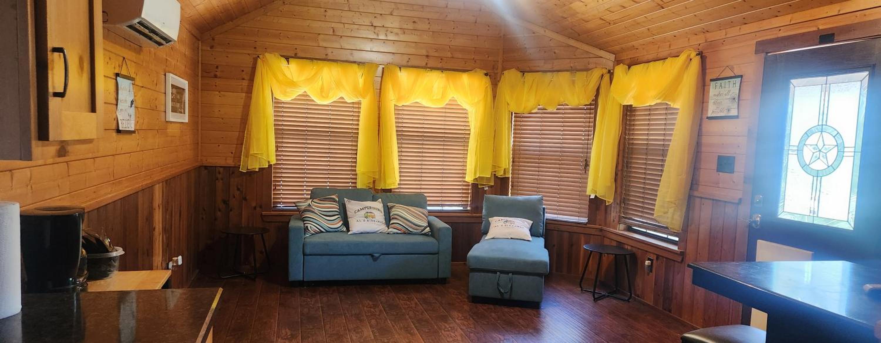 Superior Family Room photo 1