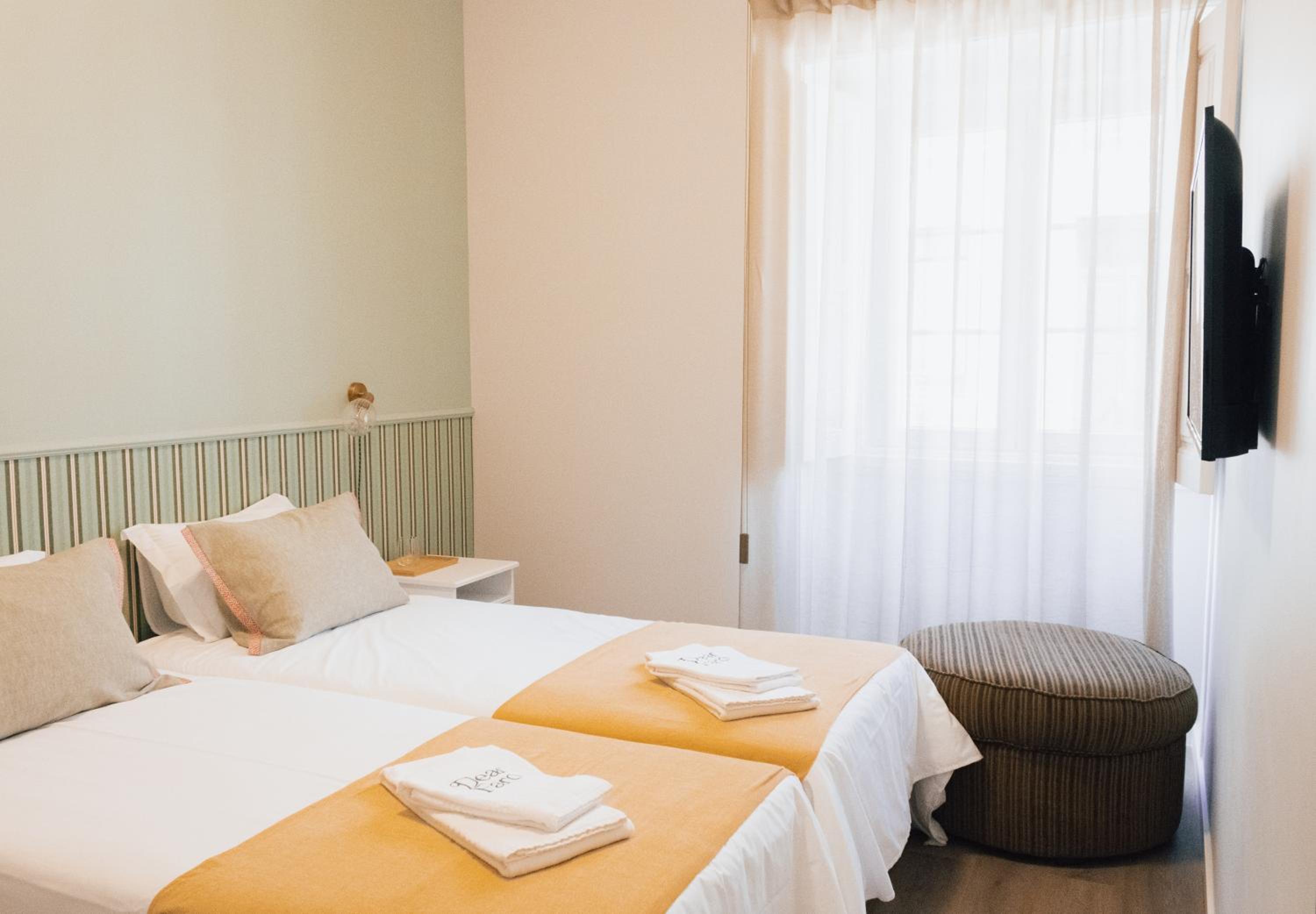 Double or Twin Room with Shared Bathroom photo 1