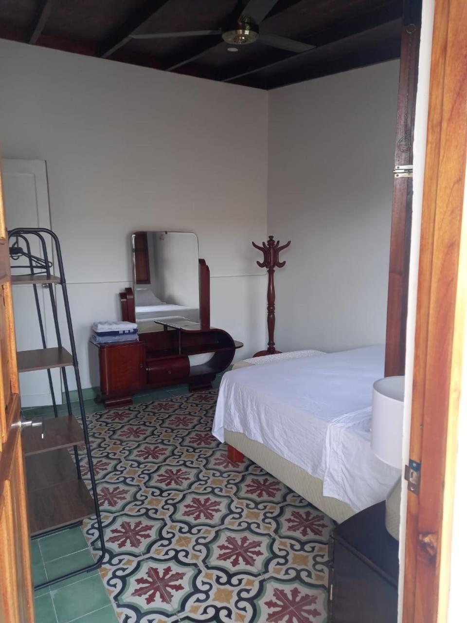 Standard King Room photo 3