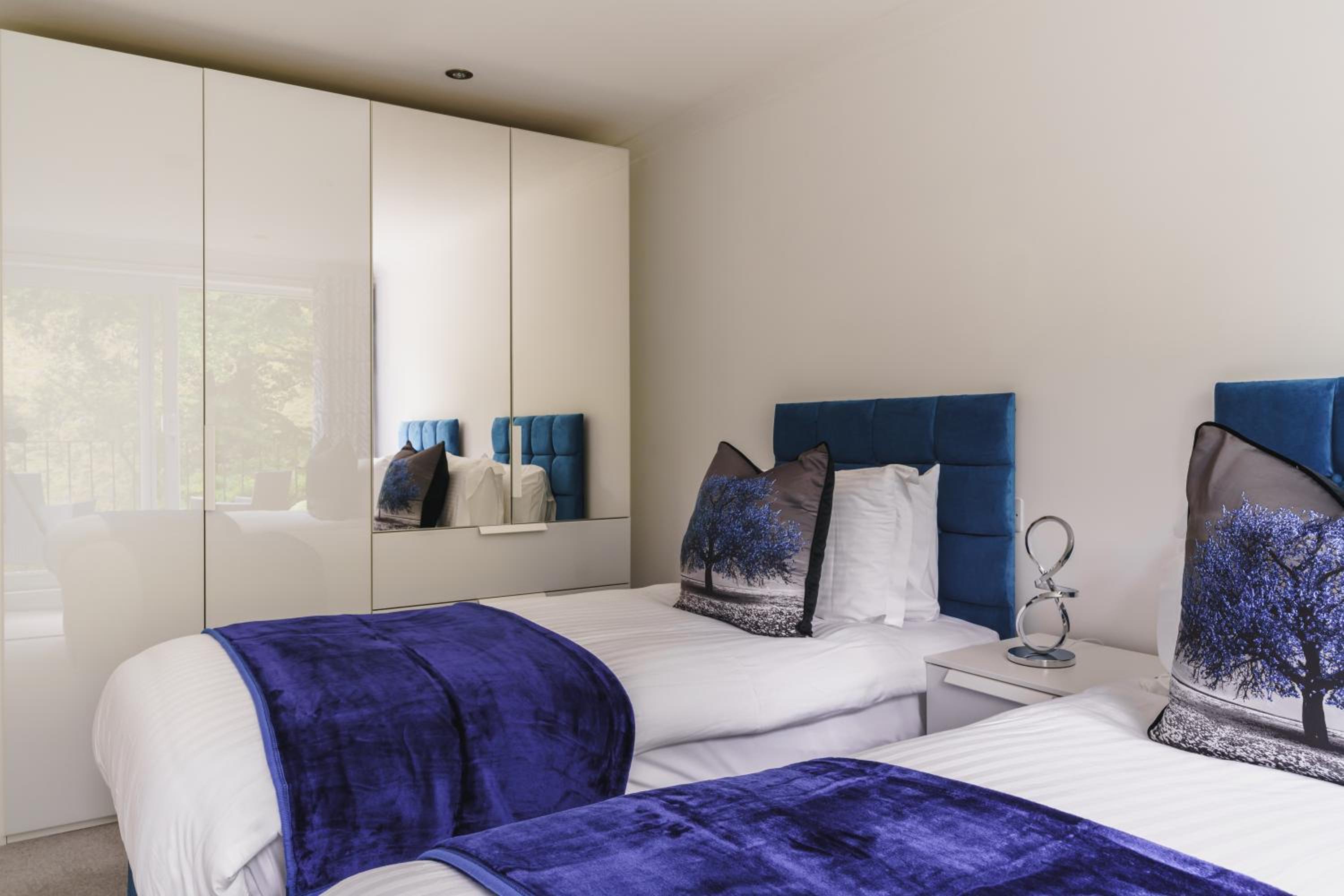 Three-Bedroom Apartment with View photo 1