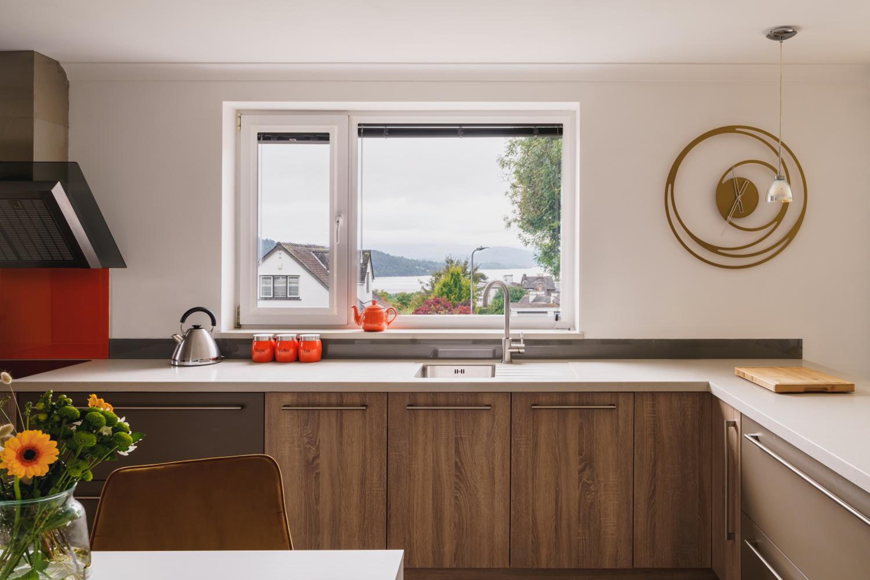 Three-Bedroom Apartment with View photo 2