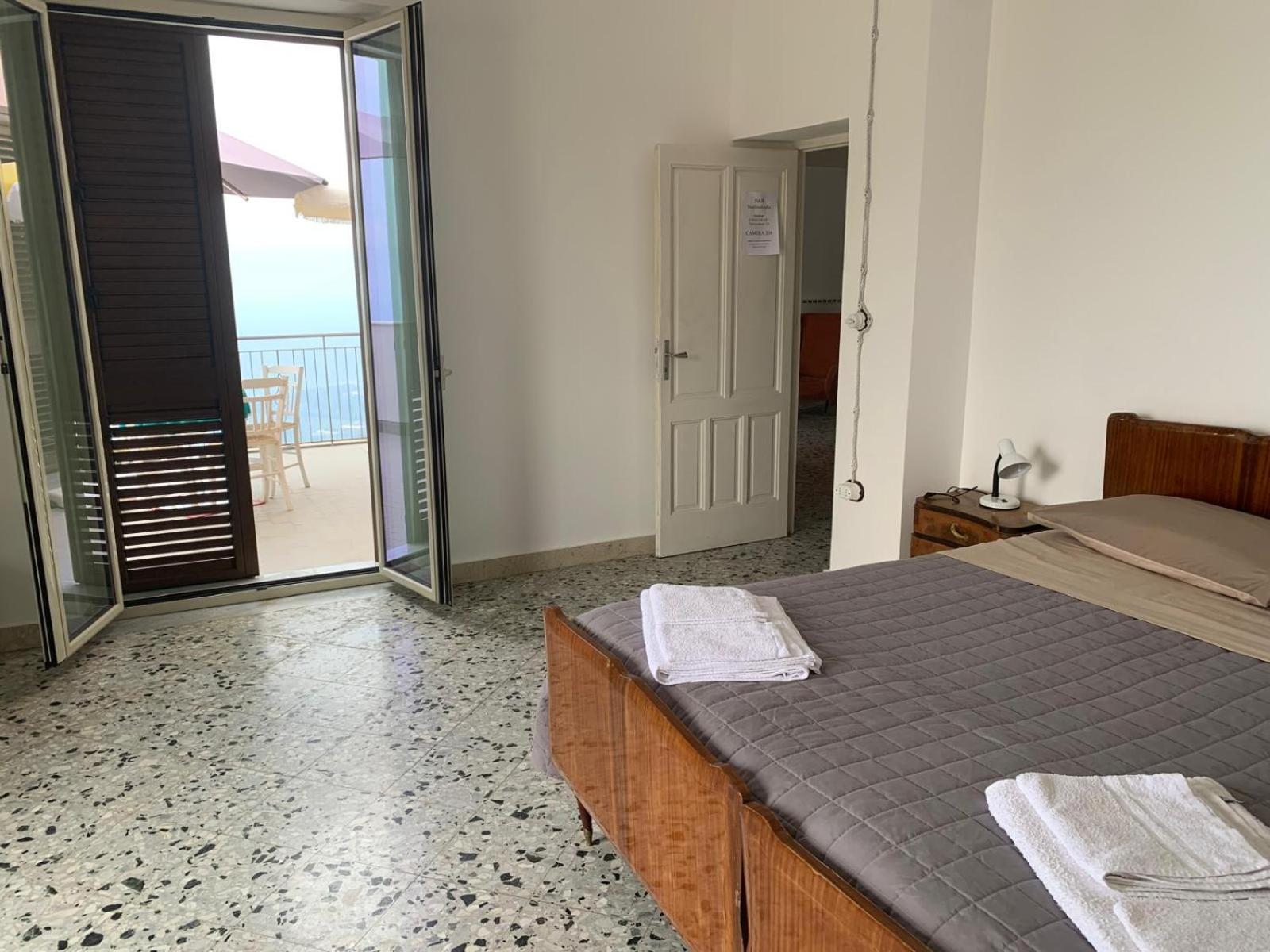 Deluxe Double Room with Sea View - Photo 11