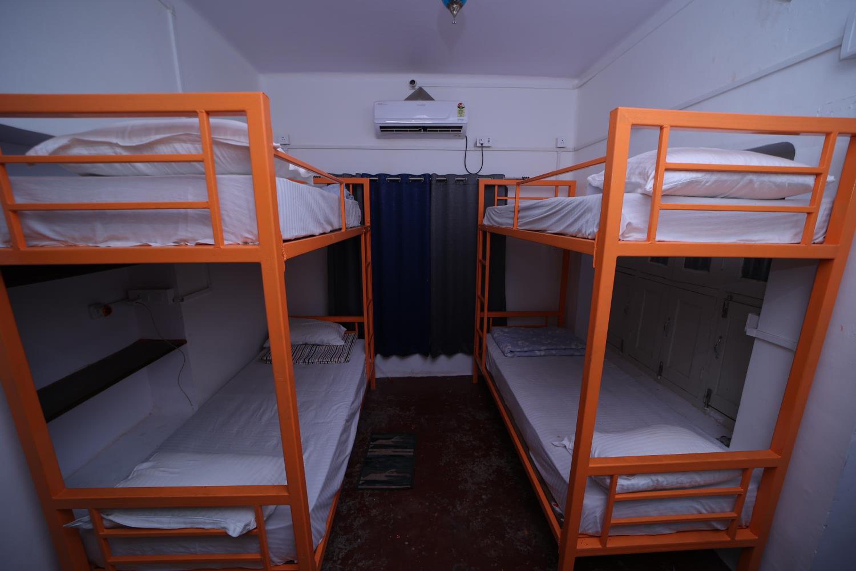 Bed in 4-Bed Mixed Dormitory Room photo 2