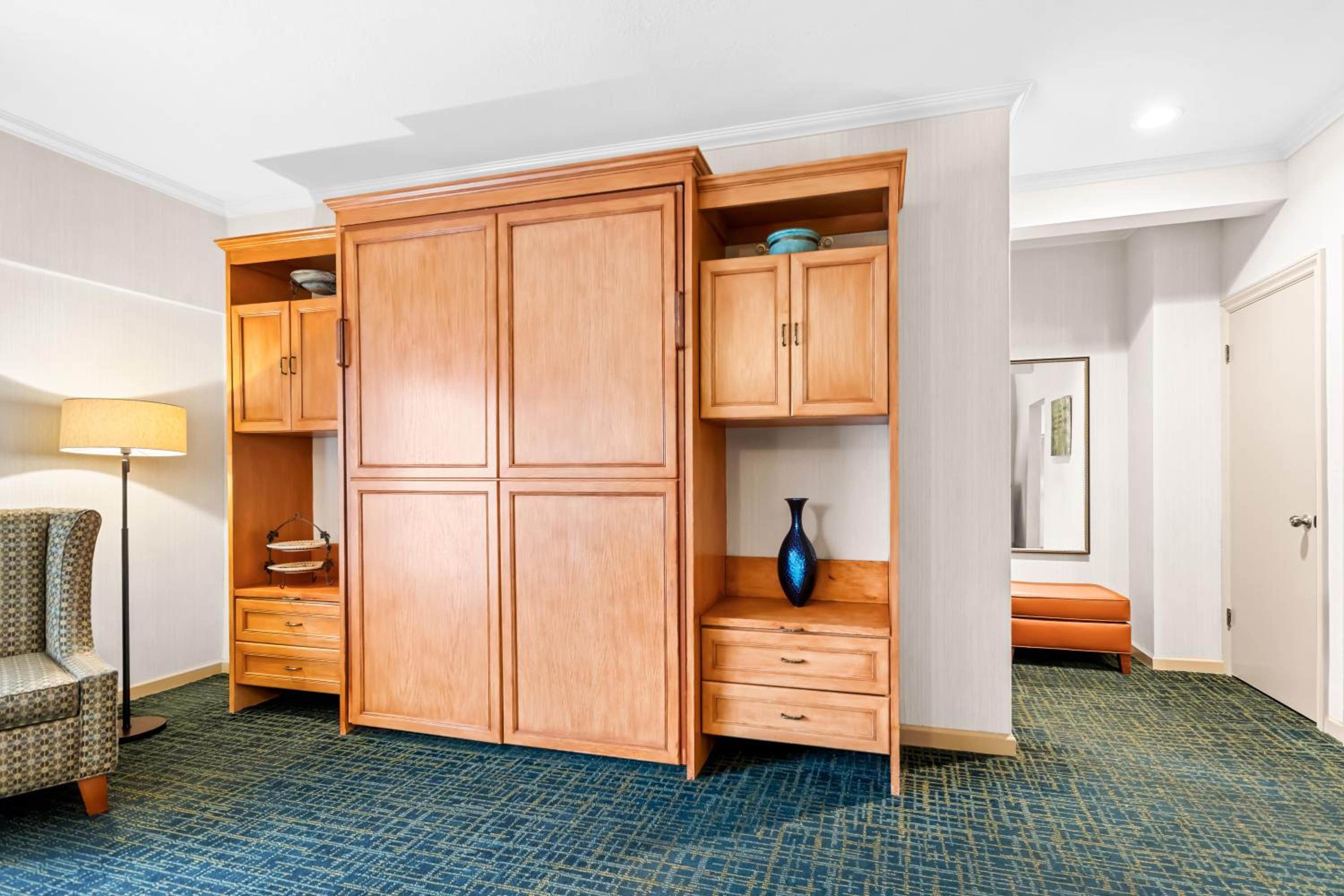 King Suite - Non-Smoking - Photo 2