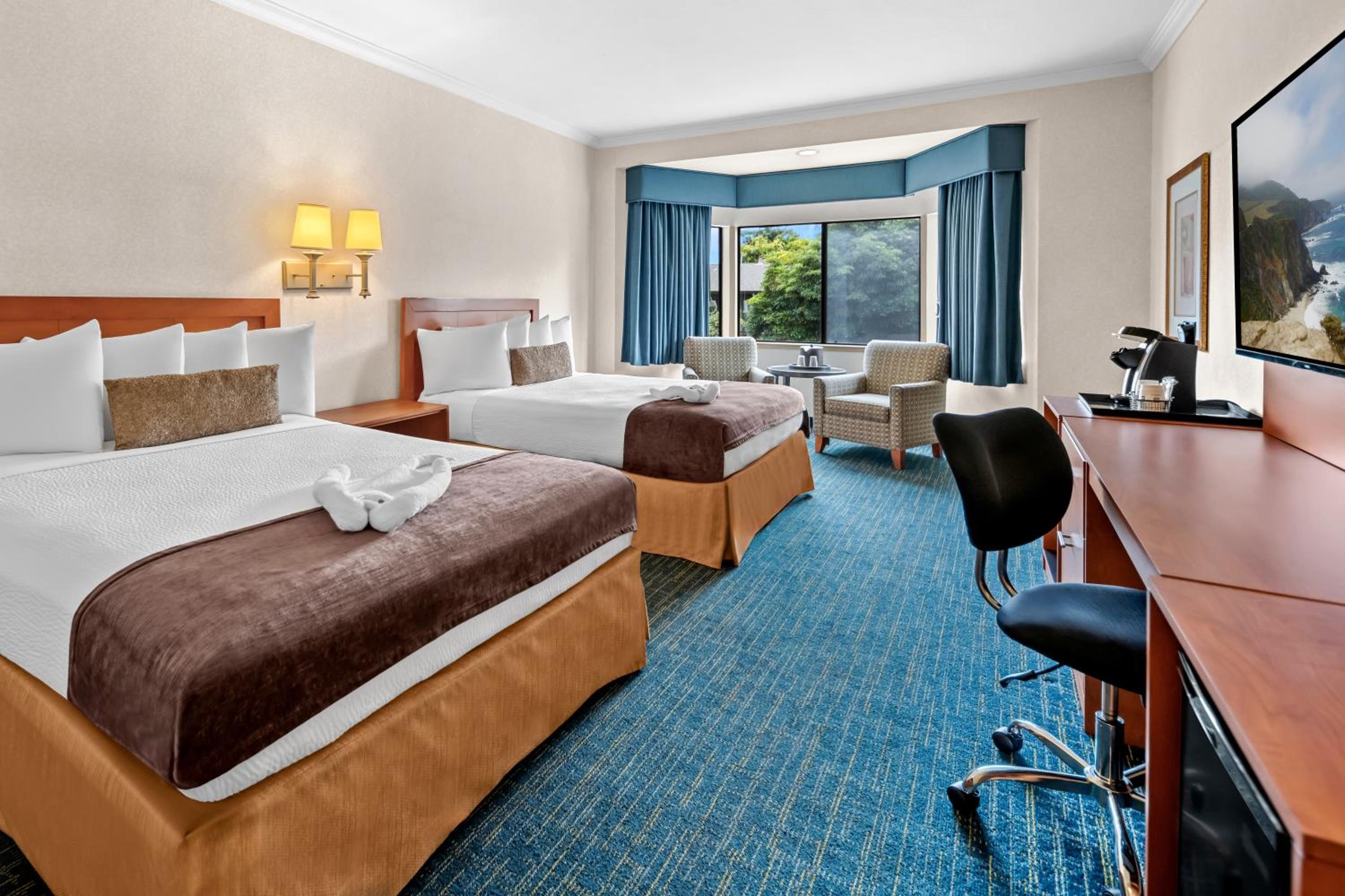 Queen Room with Two Queen Beds with Bath Tub - Mobility Accessible/Non-Smoking - Photo 4
