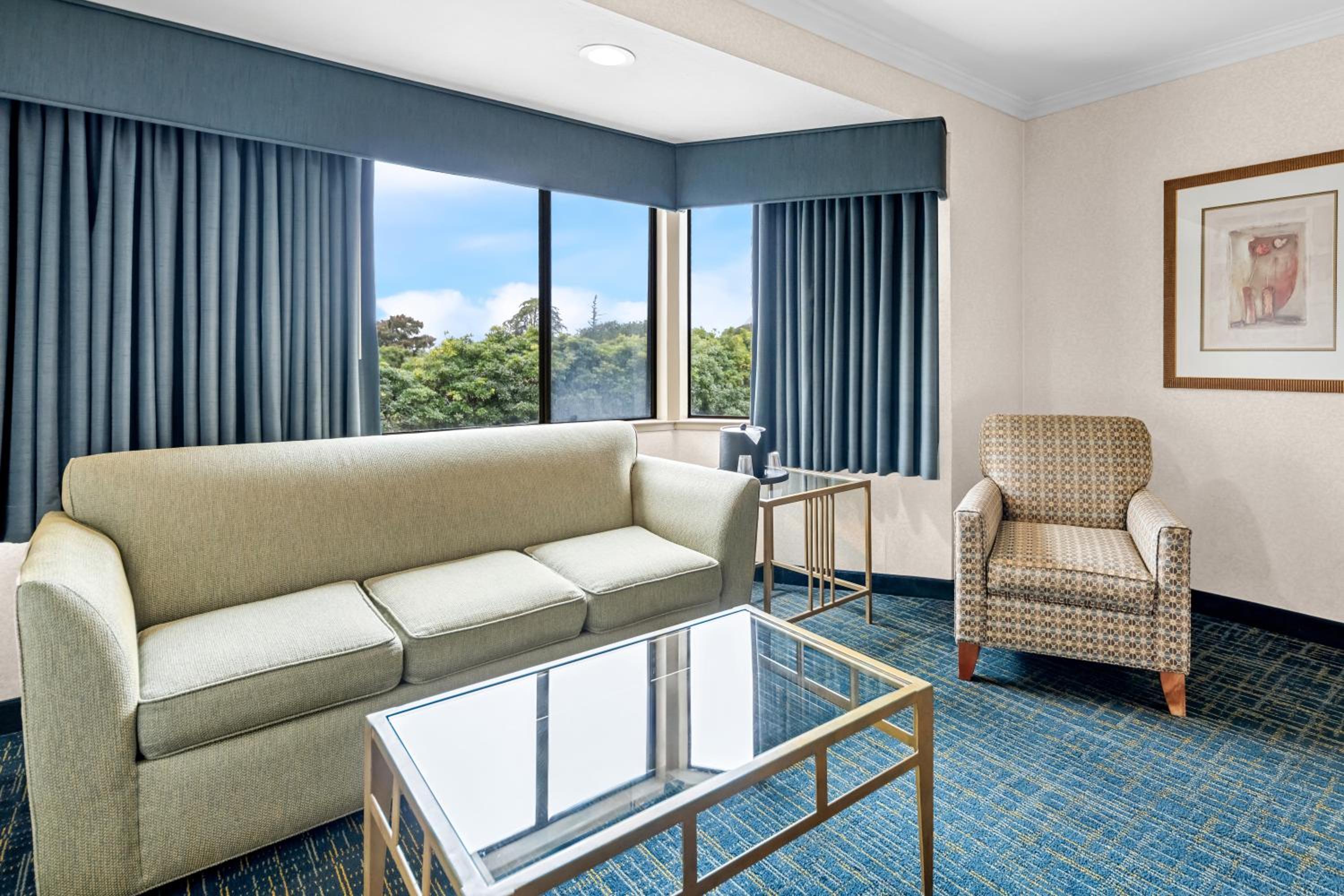 King Room with Sofa Bed - Non-Smoking - Photo 6