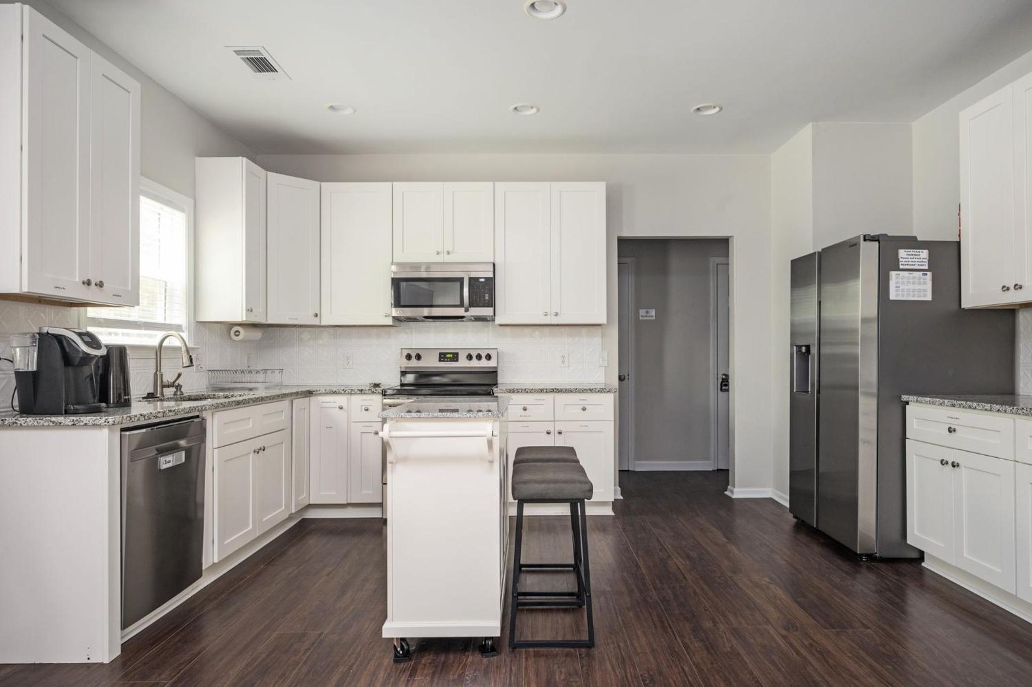 Seven-Bedroom House photo 2