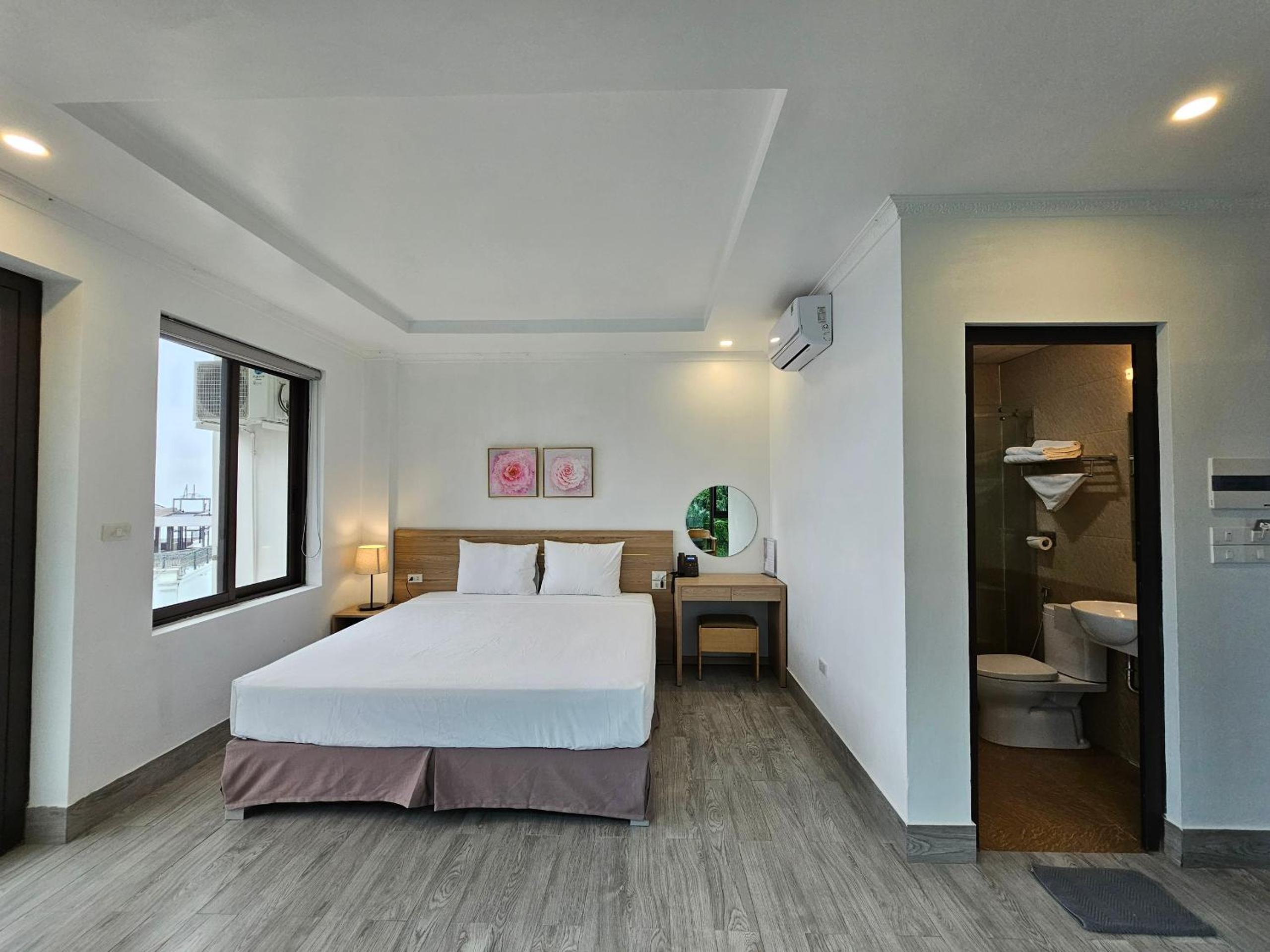 King Room With Balcony photo 3