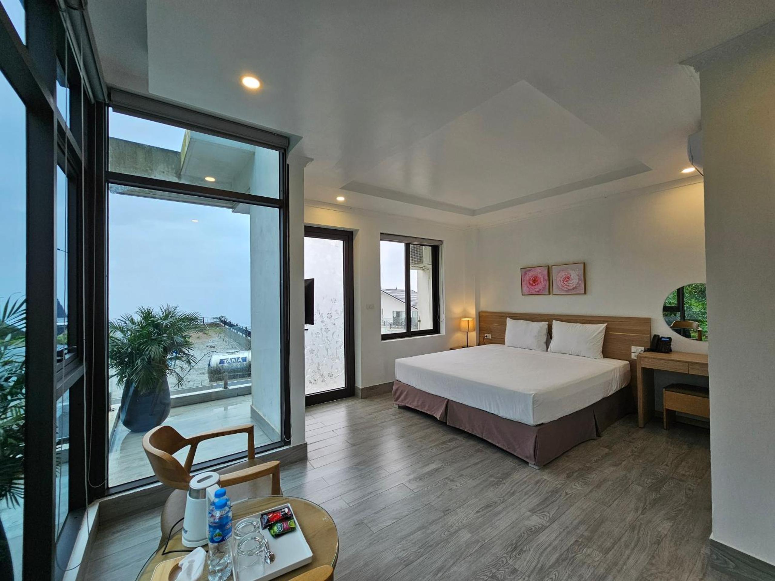 King Room With Balcony photo 2